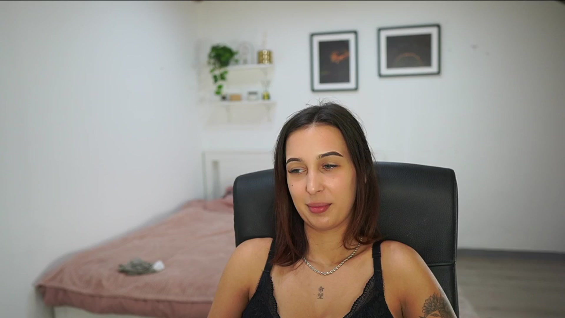 Gallery image thumbnail from Dollyvega69's myfreecams stream on, 09/15/2025, 16:13 image 5 of 20