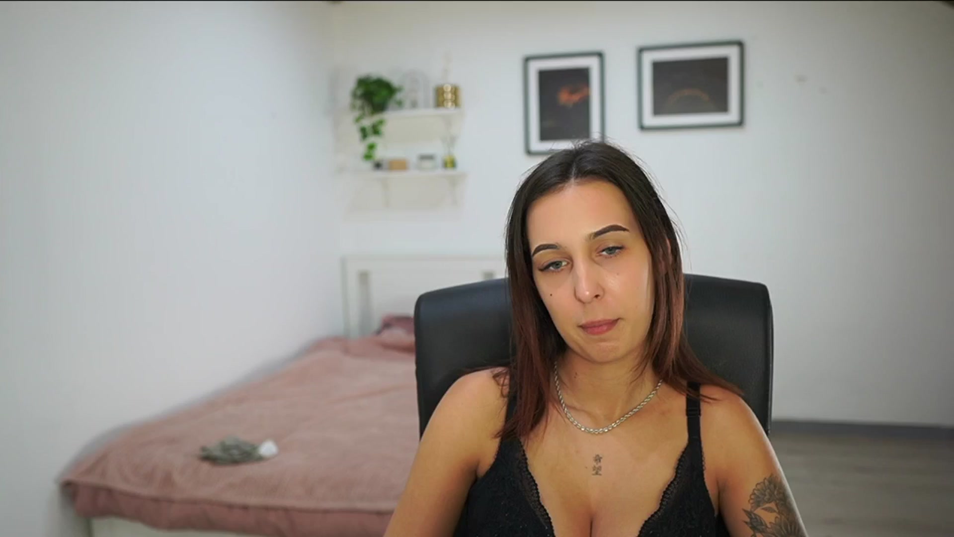 Gallery image thumbnail from Dollyvega69's myfreecams stream on, 09/15/2025, 16:13 image 15 of 20