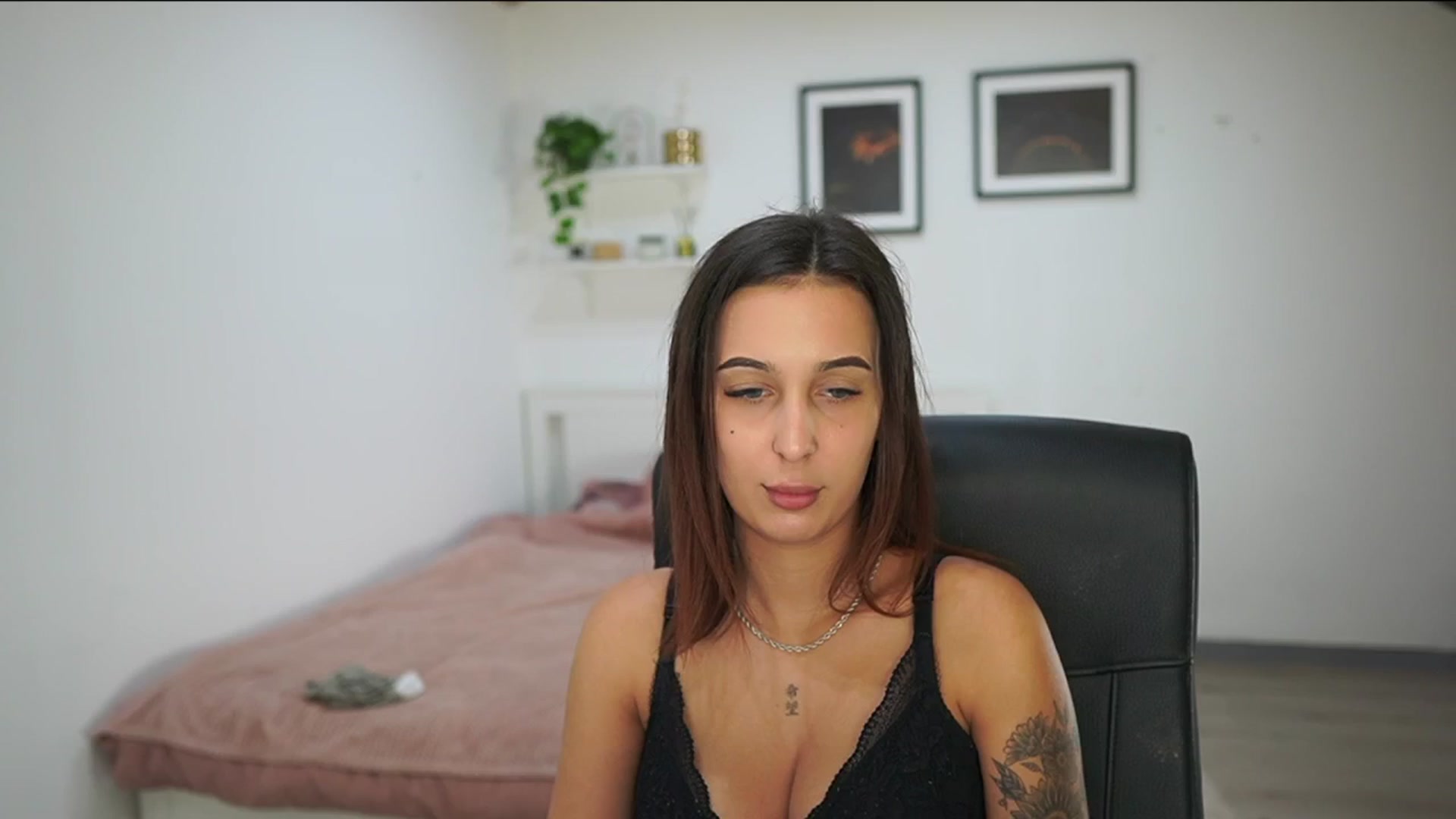 Gallery image thumbnail from Dollyvega69's myfreecams stream on, 09/15/2025, 16:13 image 9 of 20