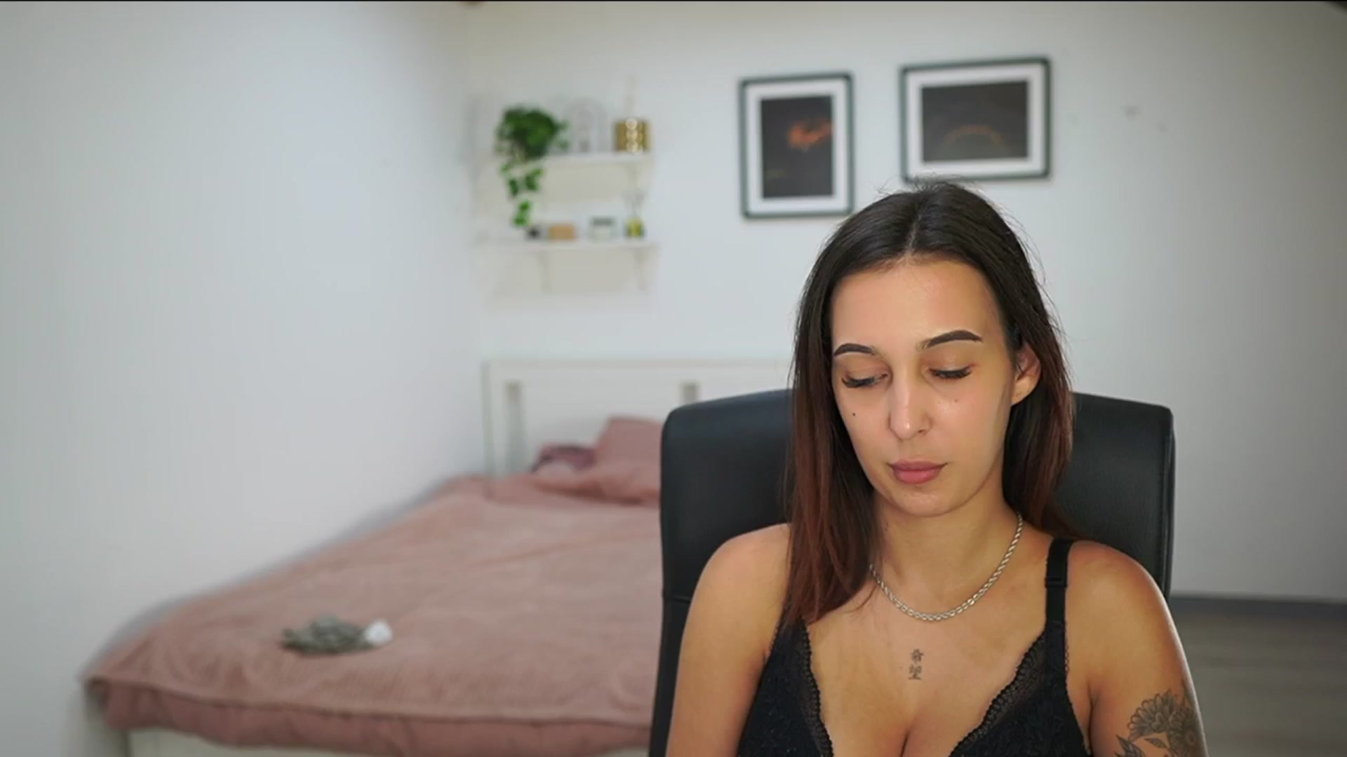 Gallery image thumbnail from Dollyvega69's myfreecams stream on, 09/15/2025, 16:13 image 12 of 20