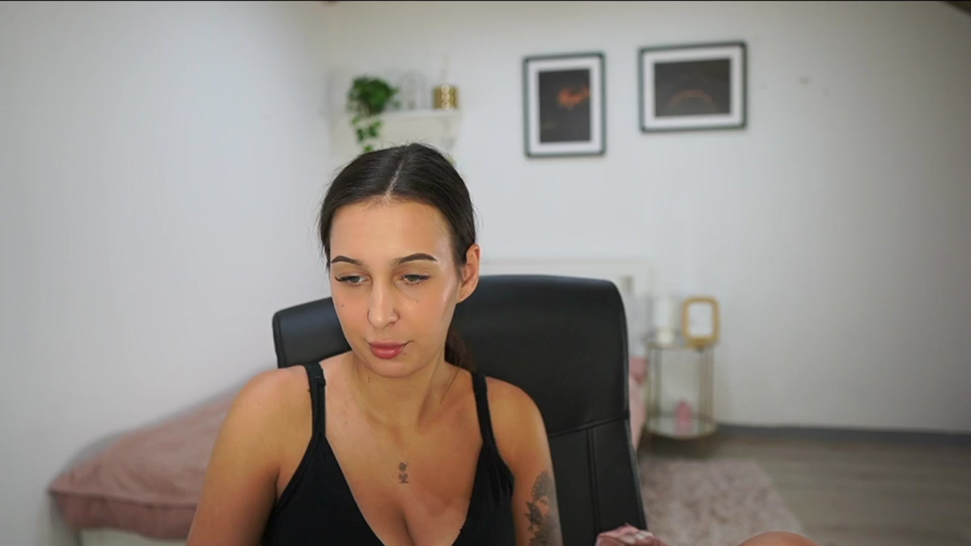 Gallery image thumbnail from Dollyvega69's myfreecams stream on, 09/16/2025, 15:44 image 3 of 20