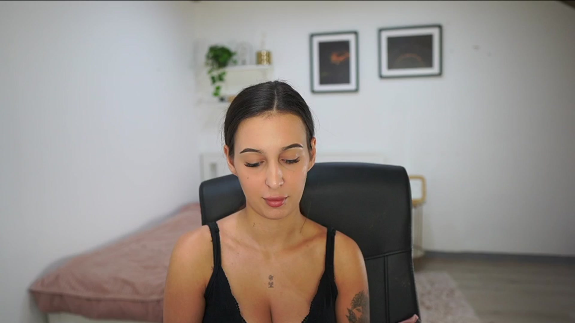 Gallery image thumbnail from Dollyvega69's myfreecams stream on, 09/16/2025, 15:44 image 14 of 20