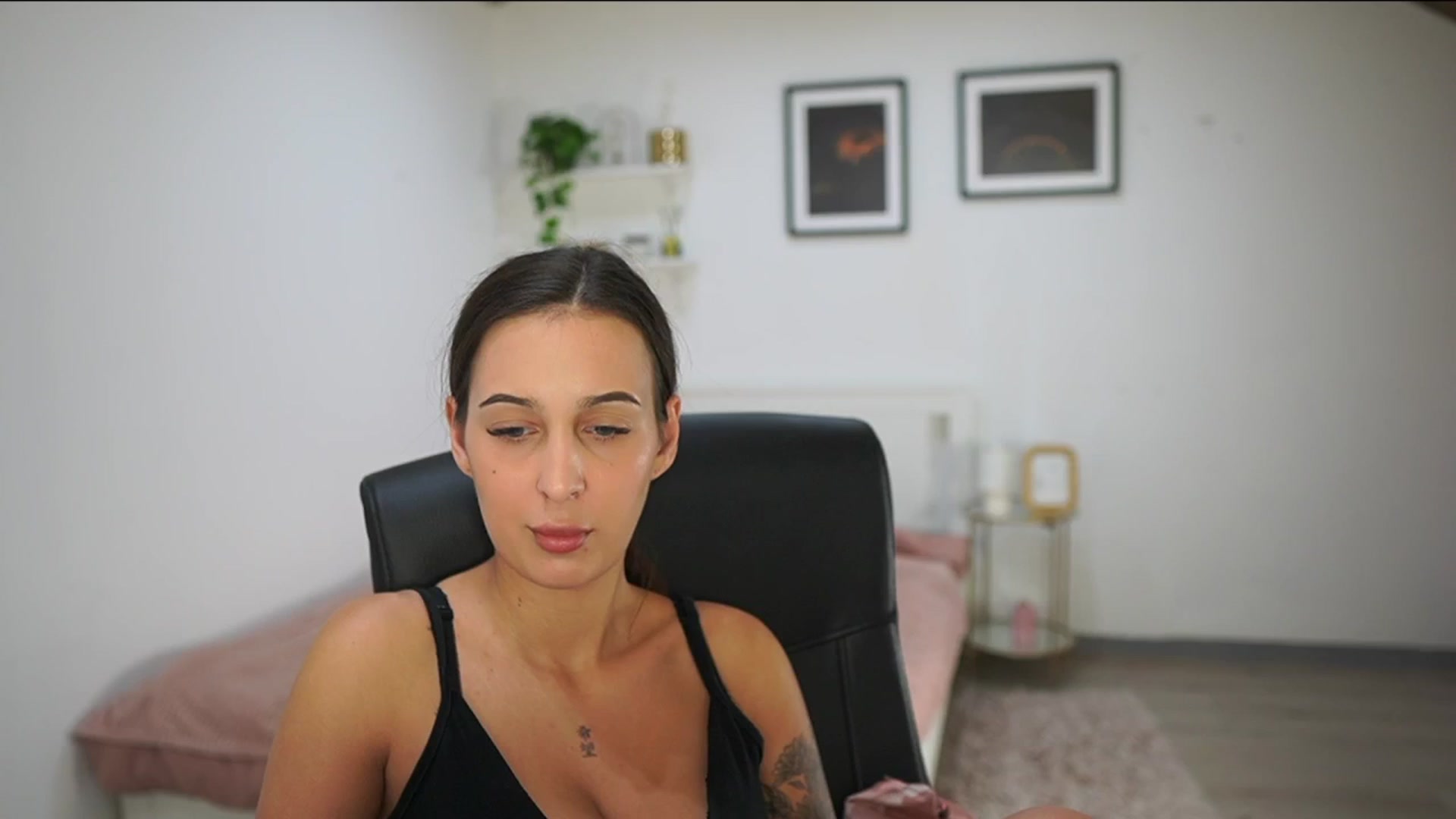 Gallery image thumbnail from Dollyvega69's myfreecams stream on, 09/16/2025, 15:44 image 7 of 20