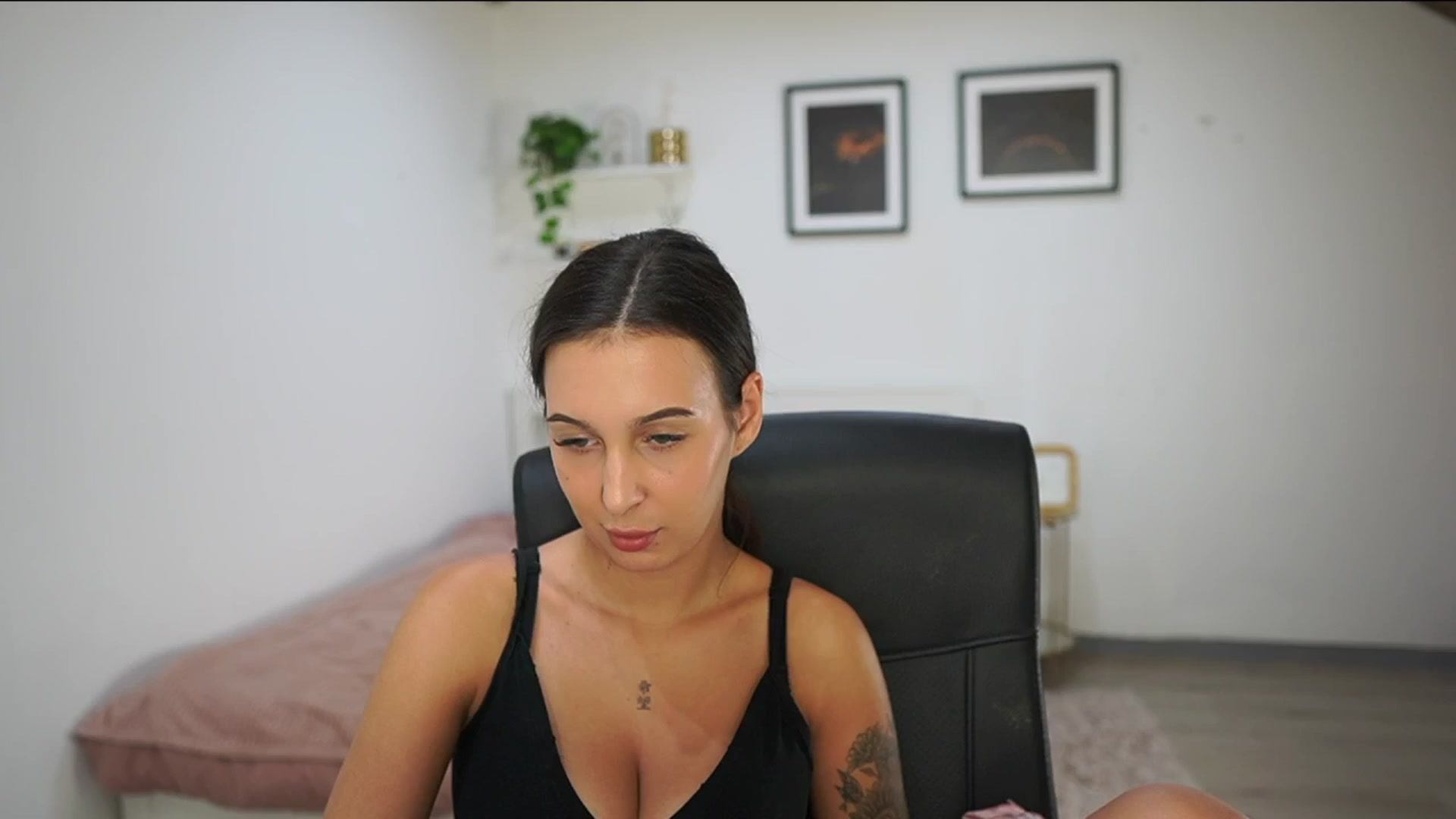 Gallery image thumbnail from Dollyvega69's myfreecams stream on, 09/16/2025, 15:44 image 5 of 20