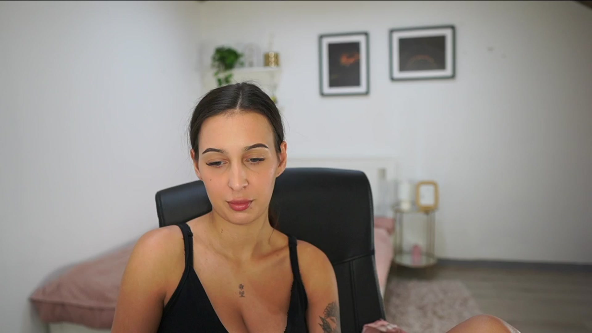 Gallery image thumbnail from Dollyvega69's myfreecams stream on, 09/16/2025, 15:44 image 2 of 20