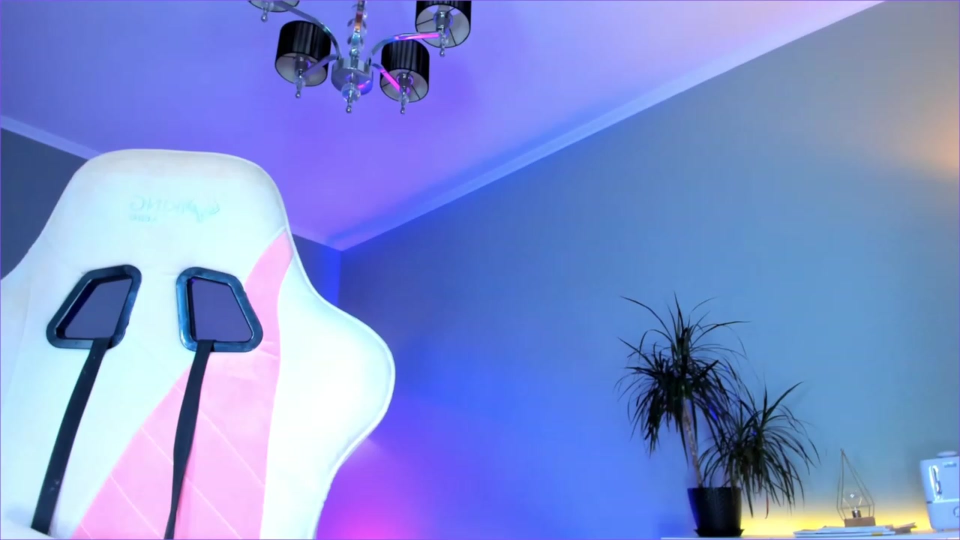 Gallery image thumbnail from Dolores_Doll's myfreecams stream on, 11/16/2022, 10:10 image 13 of 20