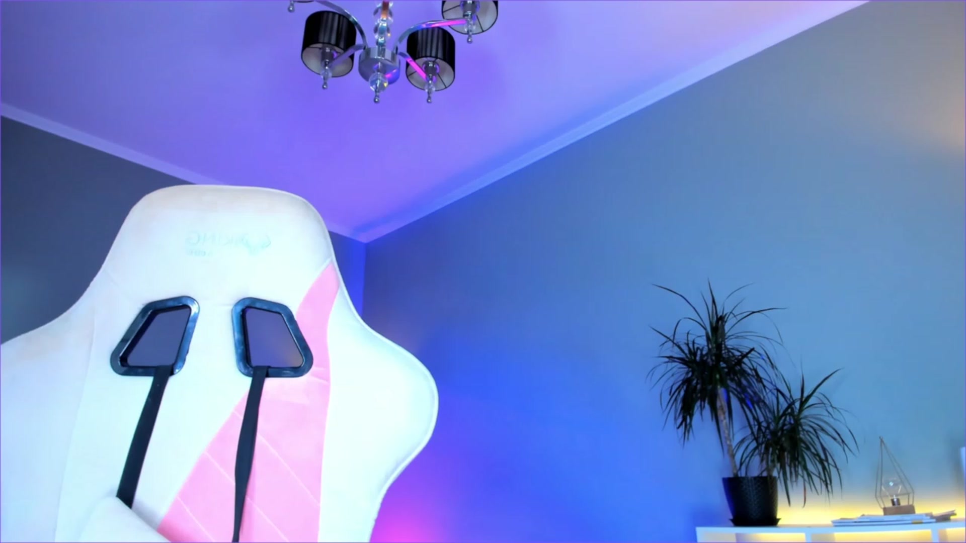Gallery image thumbnail from Dolores_Doll's myfreecams stream on, 11/16/2022, 10:10 image 8 of 20