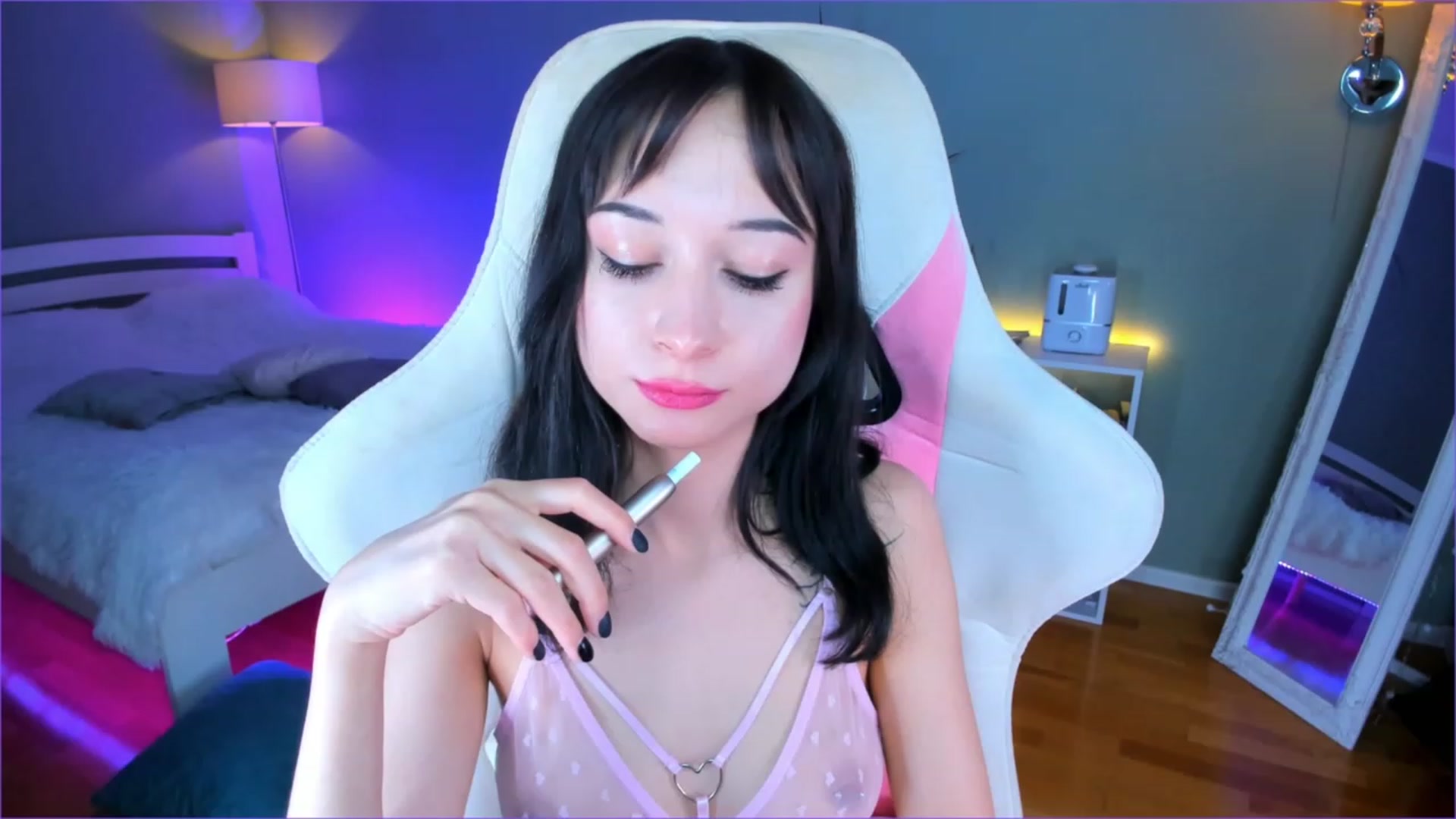 Gallery image thumbnail from Dolores_Doll's myfreecams stream on, 11/18/2022, 08:08 image 18 of 20