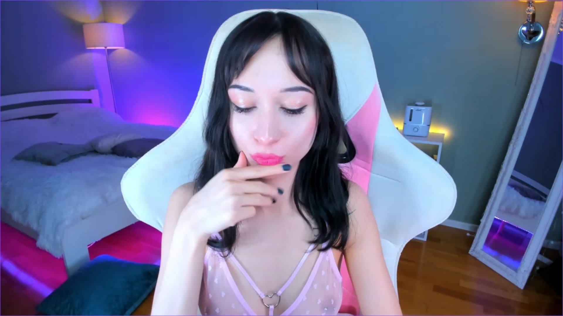 Gallery image thumbnail from Dolores_Doll's myfreecams stream on, 11/18/2022, 08:08 image 12 of 20