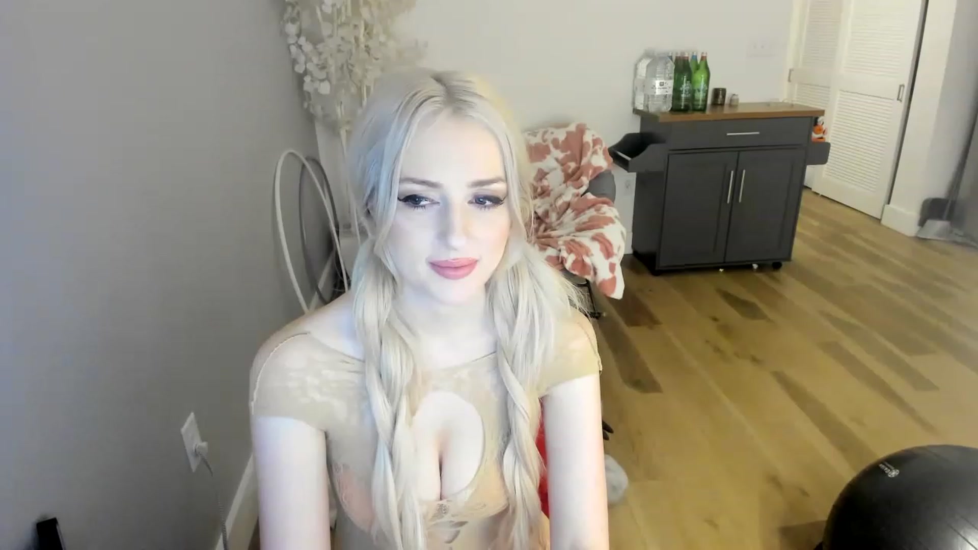 Gallery image thumbnail from DommeMilk's myfreecams stream on, 12/06/2022, 06:12 image 7 of 20