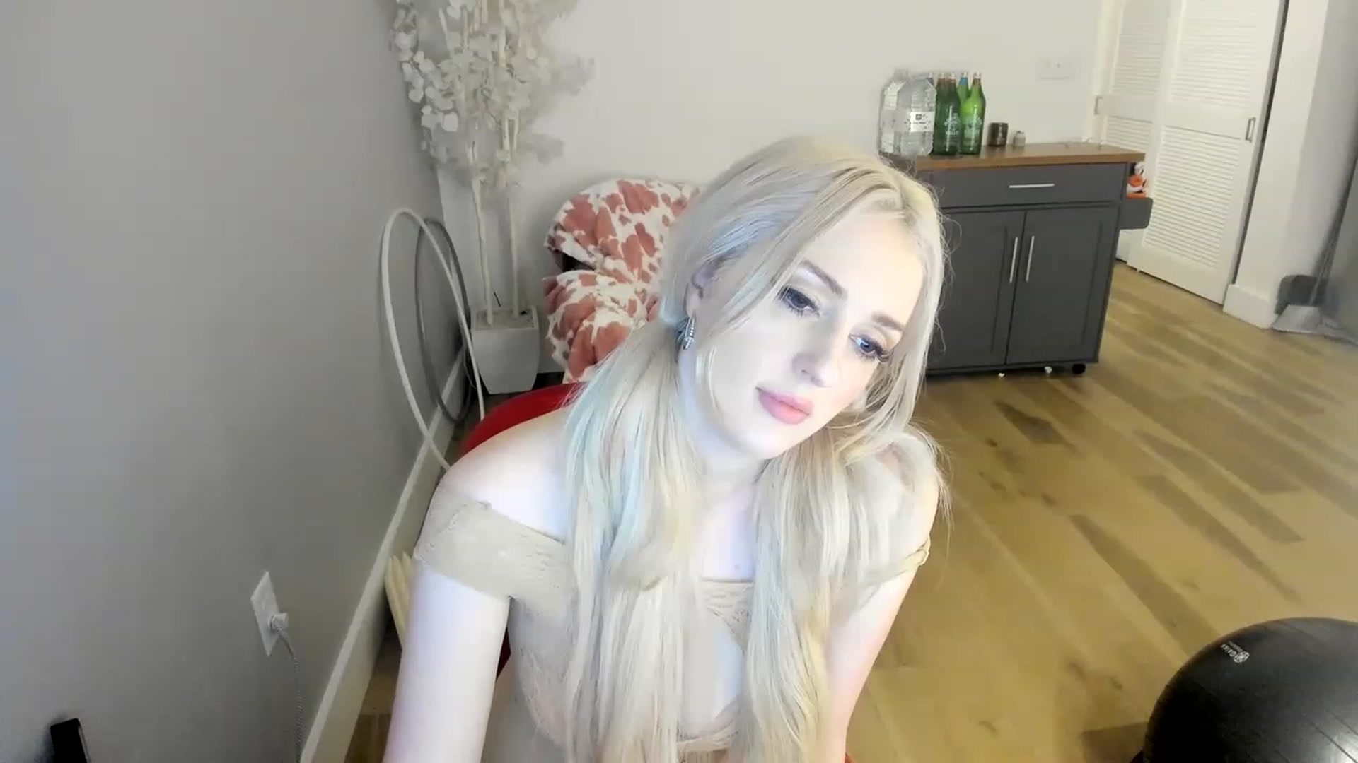 Gallery image thumbnail from DommeMilk's myfreecams stream on, 12/06/2022, 09:10 image 3 of 20
