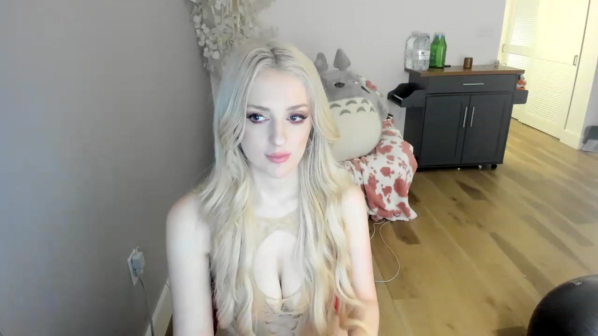 Gallery image thumbnail from DommeMilk's myfreecams stream on, 12/12/2022, 05:01 image 9 of 20
