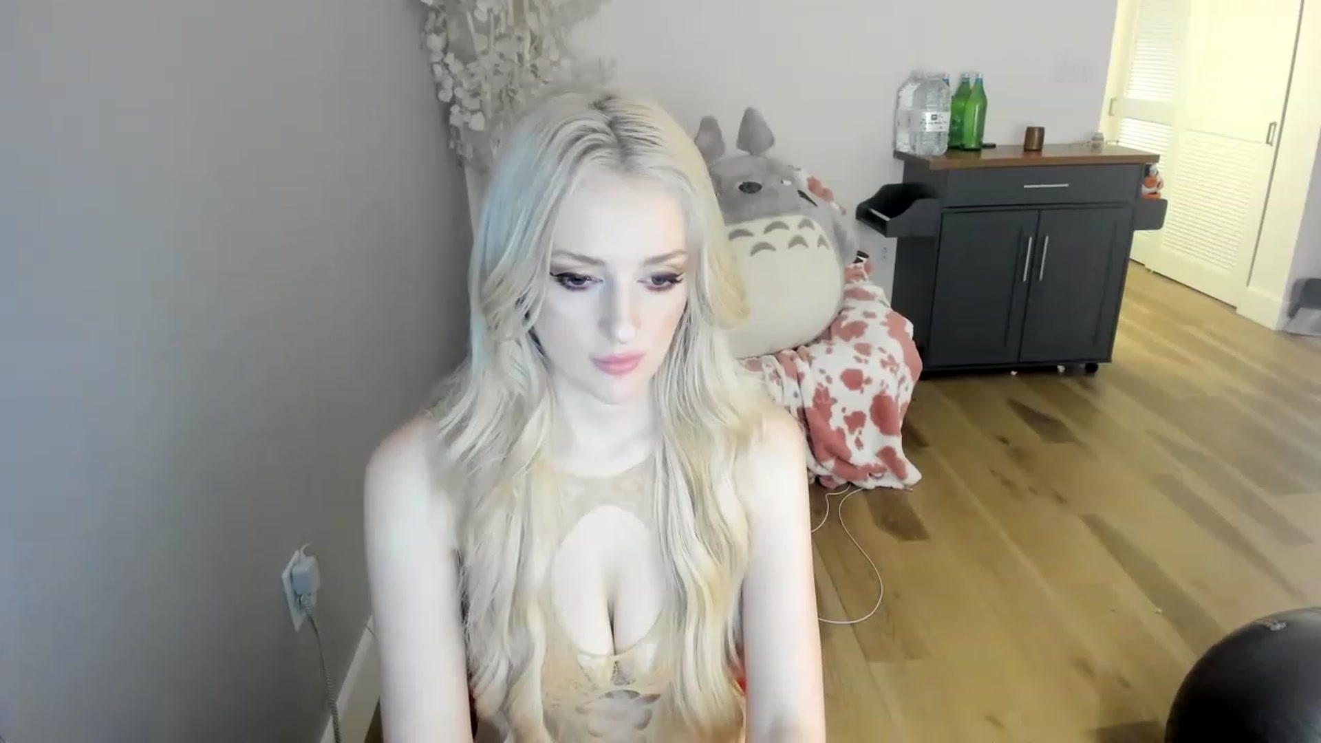 Gallery image thumbnail from DommeMilk's myfreecams stream on, 12/12/2022, 05:01 image 10 of 20