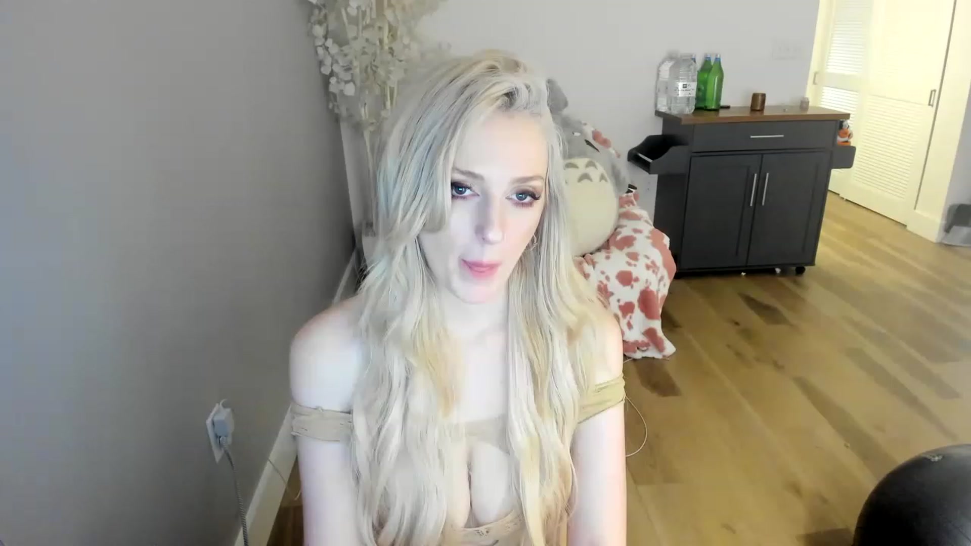 Gallery image thumbnail from DommeMilk's myfreecams stream on, 12/12/2022, 12:33 image 10 of 20
