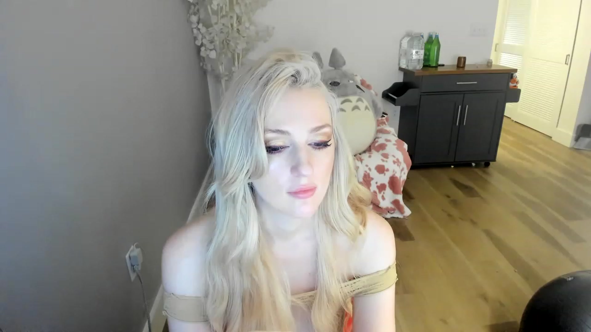 Gallery image thumbnail from DommeMilk's myfreecams stream on, 12/12/2022, 15:10 image 1 of 20