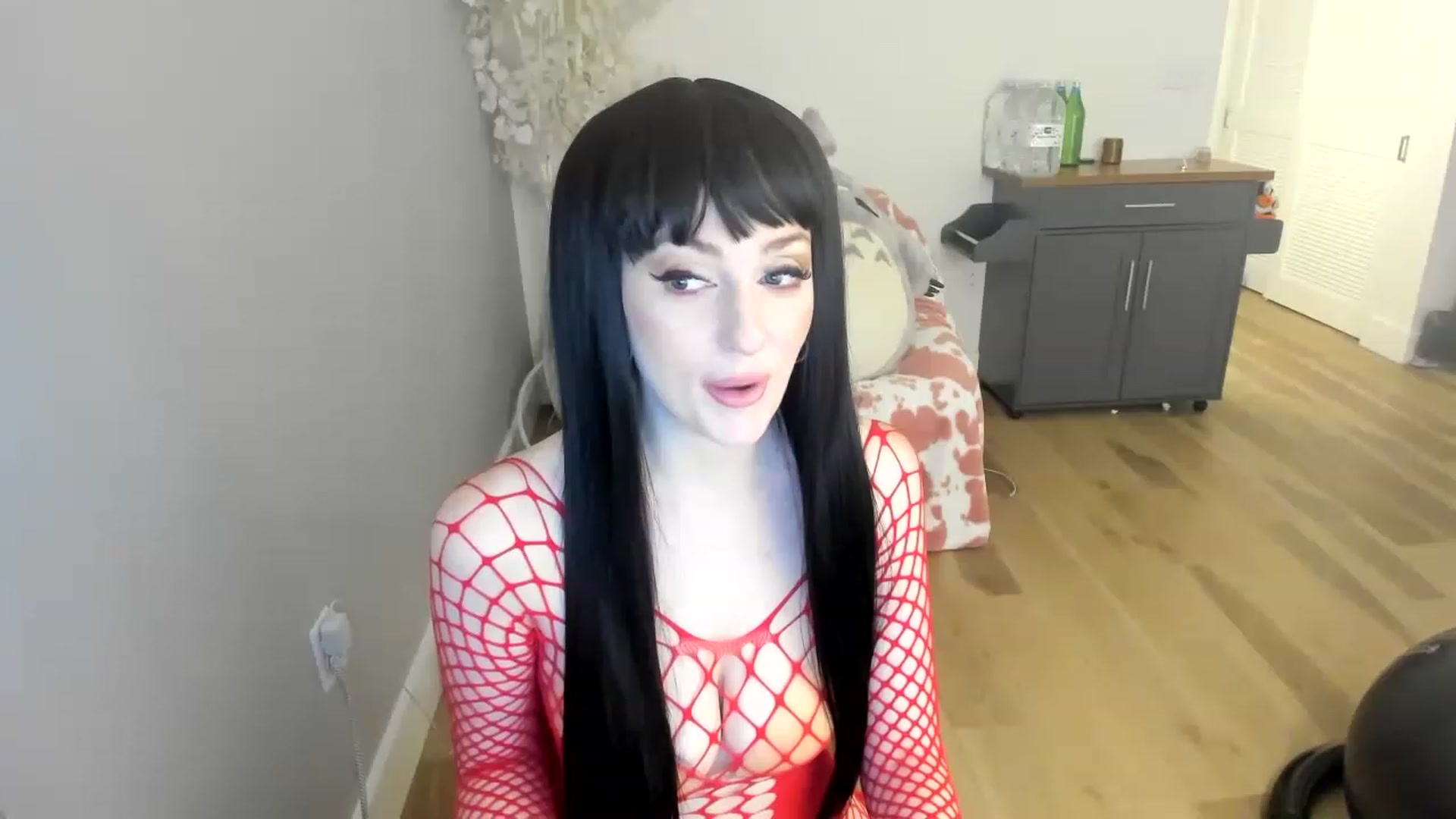 Gallery image thumbnail from DommeMilk's myfreecams stream on, 12/13/2022, 04:58 image 3 of 20