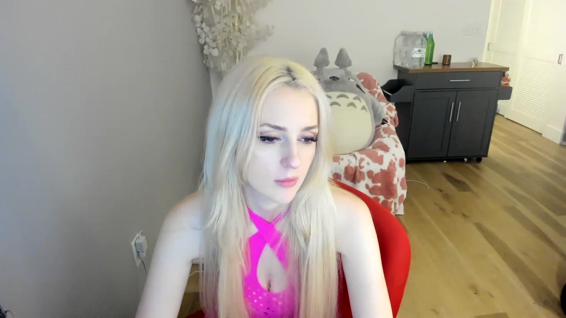 Gallery image thumbnail from DommeMilk's myfreecams stream on, 12/15/2022, 11:57 image 13 of 20