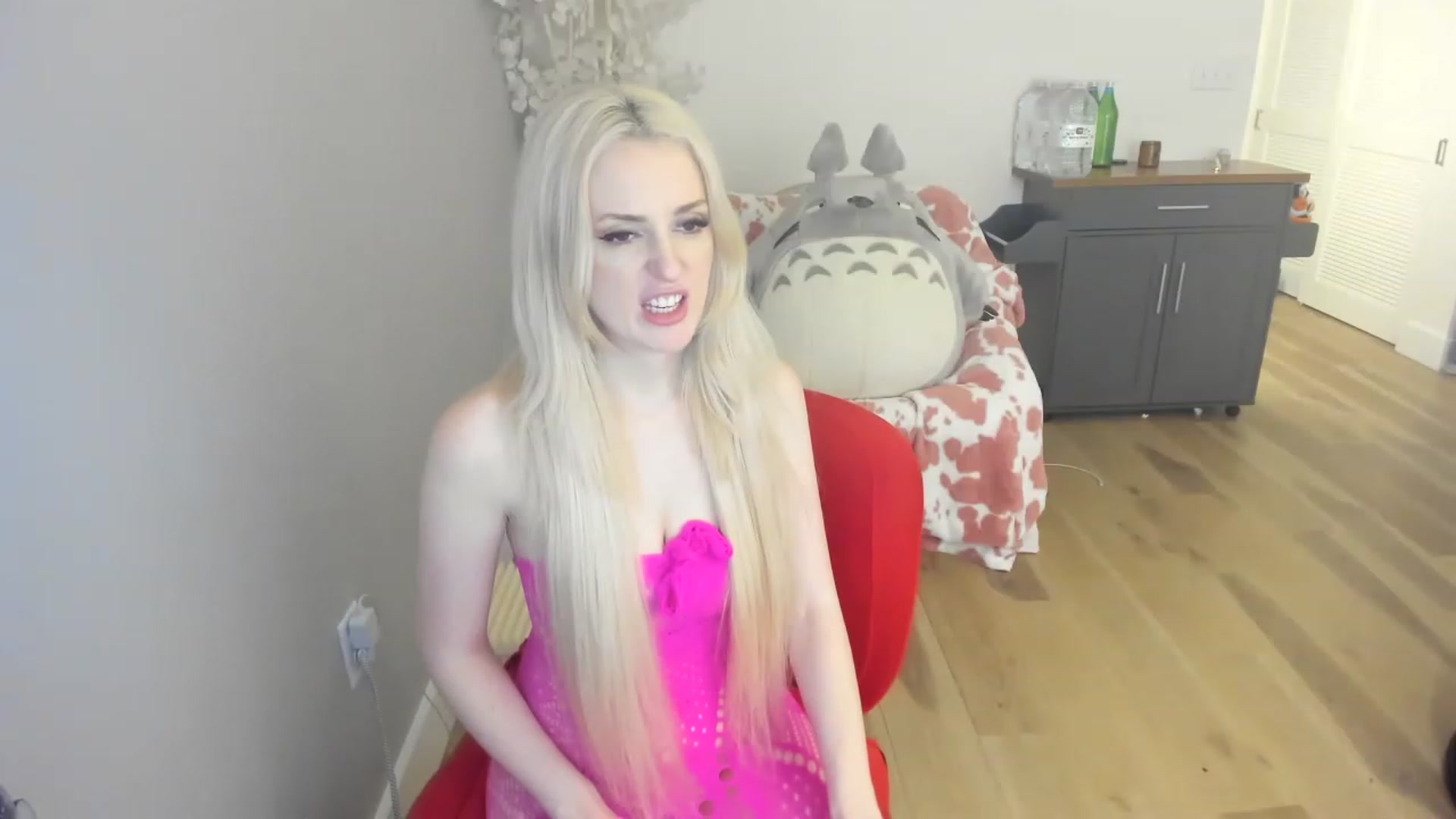 Gallery image thumbnail from DommeMilk's myfreecams stream on, 12/15/2022, 14:07 image 15 of 20