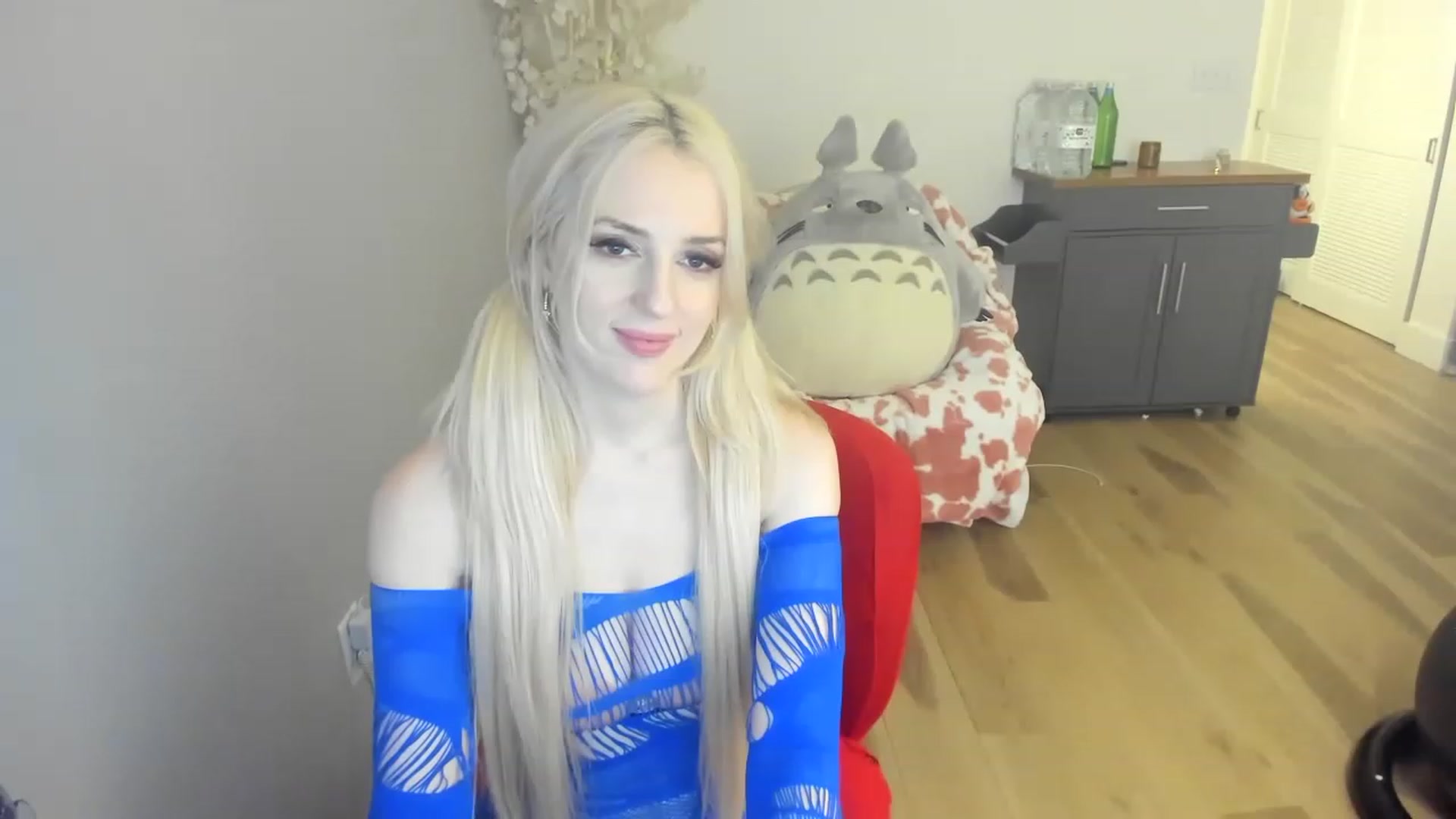 Gallery image thumbnail from DommeMilk's myfreecams stream on, 12/16/2022, 09:35 image 17 of 20