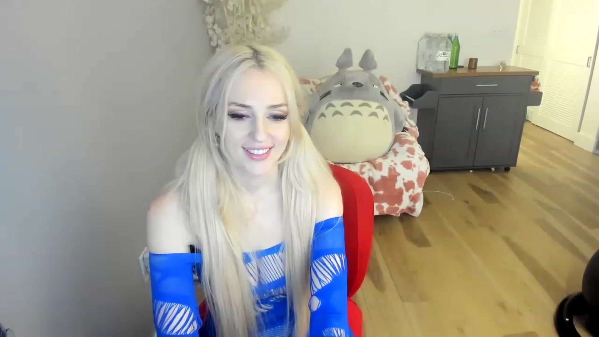 Gallery image thumbnail from DommeMilk's myfreecams stream on, 12/16/2022, 09:35 image 10 of 20