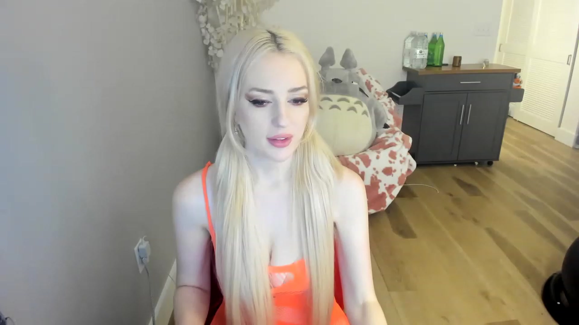 Gallery image thumbnail from DommeMilk's myfreecams stream on, 12/17/2022, 02:03 image 7 of 20