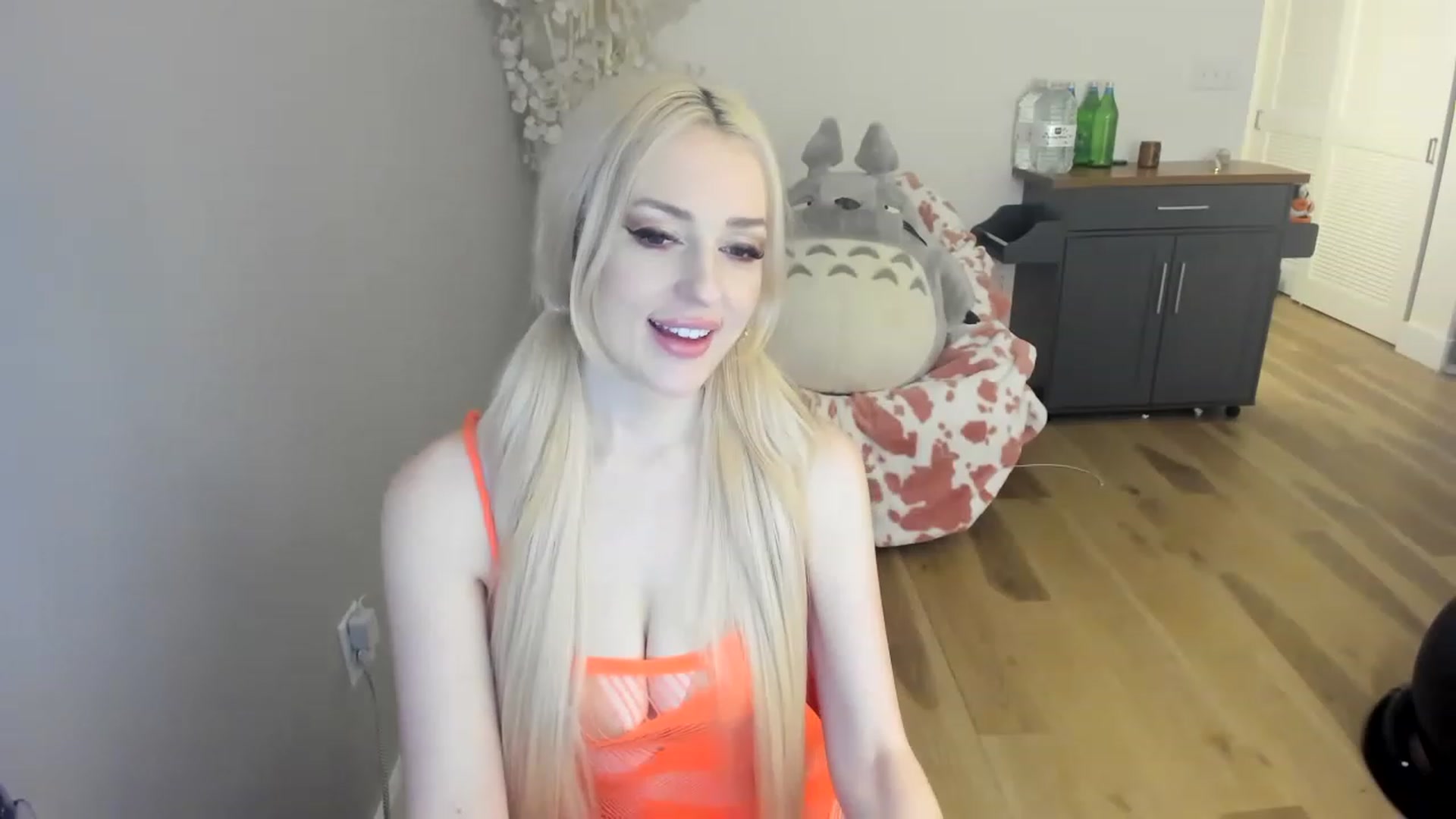 Gallery image thumbnail from DommeMilk's myfreecams stream on, 12/17/2022, 02:03 image 14 of 20