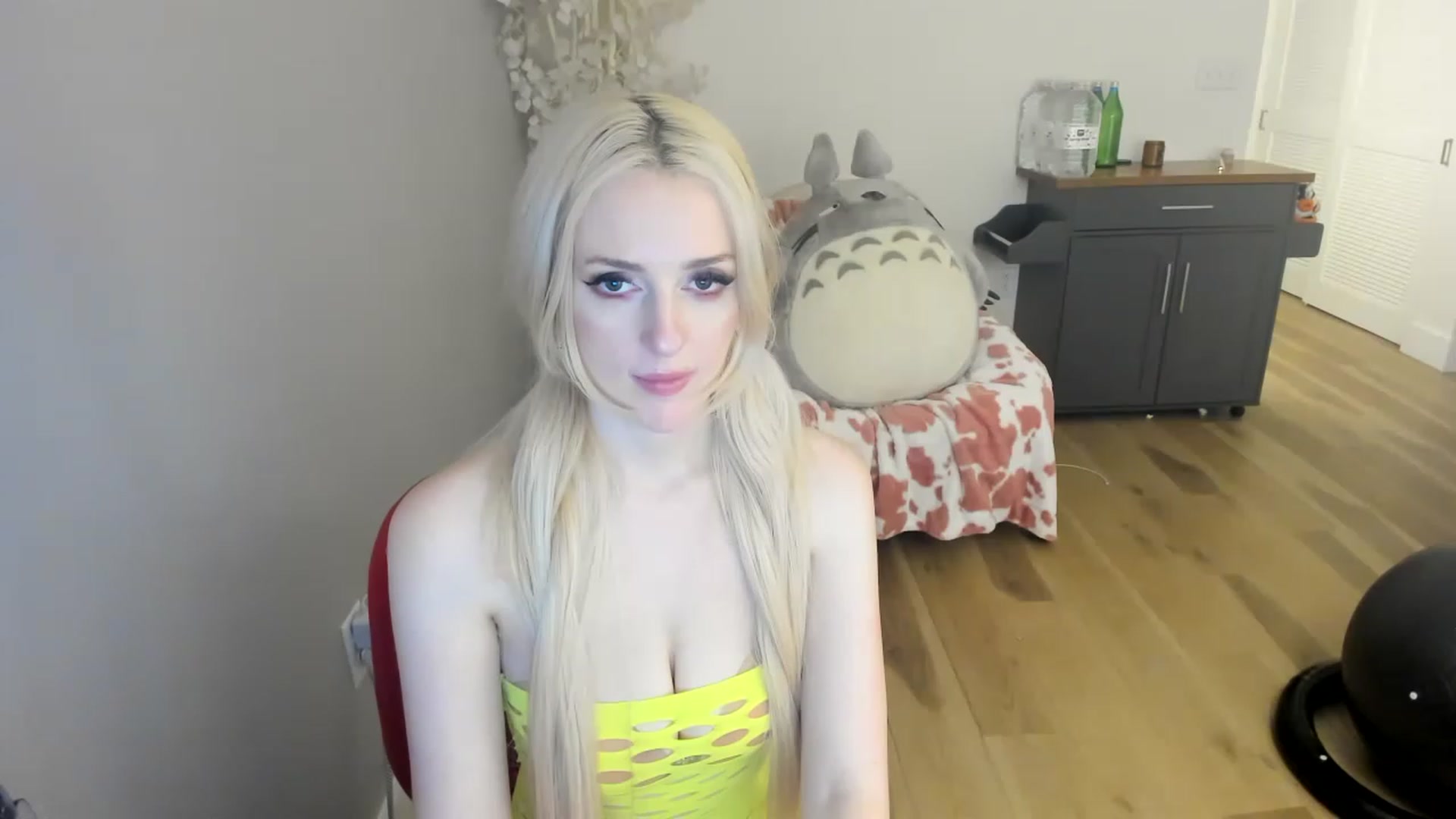 Gallery image thumbnail from DommeMilk's myfreecams stream on, 12/18/2022, 09:04 image 13 of 20