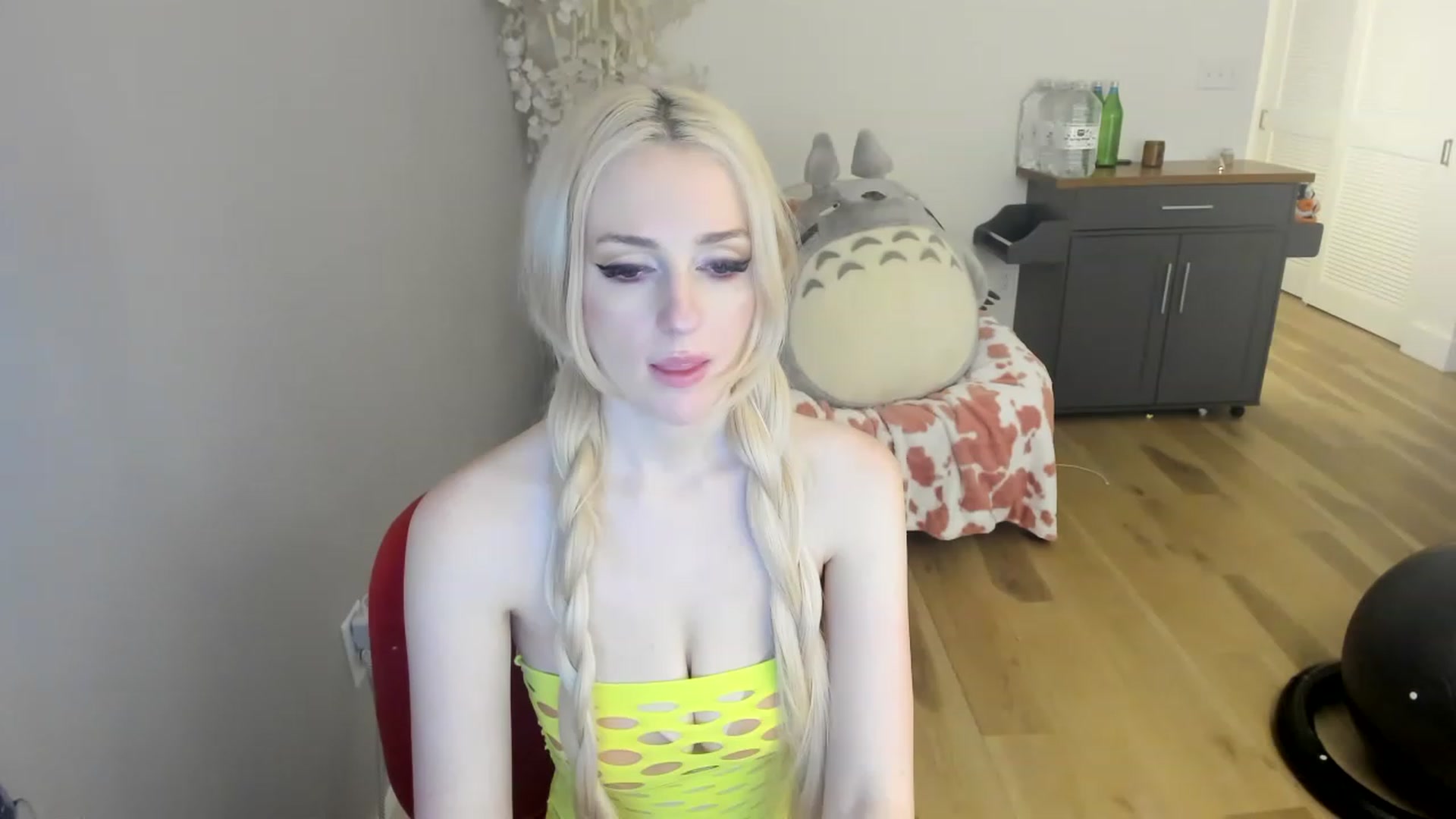 Gallery image thumbnail from DommeMilk's myfreecams stream on, 12/18/2022, 09:04 image 5 of 20