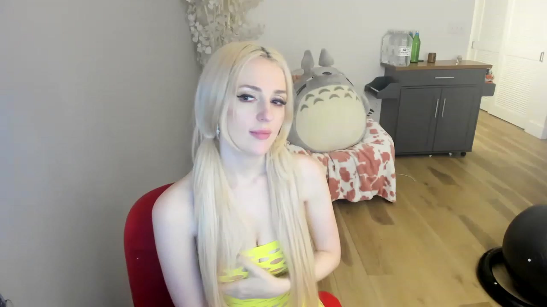 Gallery image thumbnail from DommeMilk's myfreecams stream on, 12/18/2022, 09:04 image 3 of 20