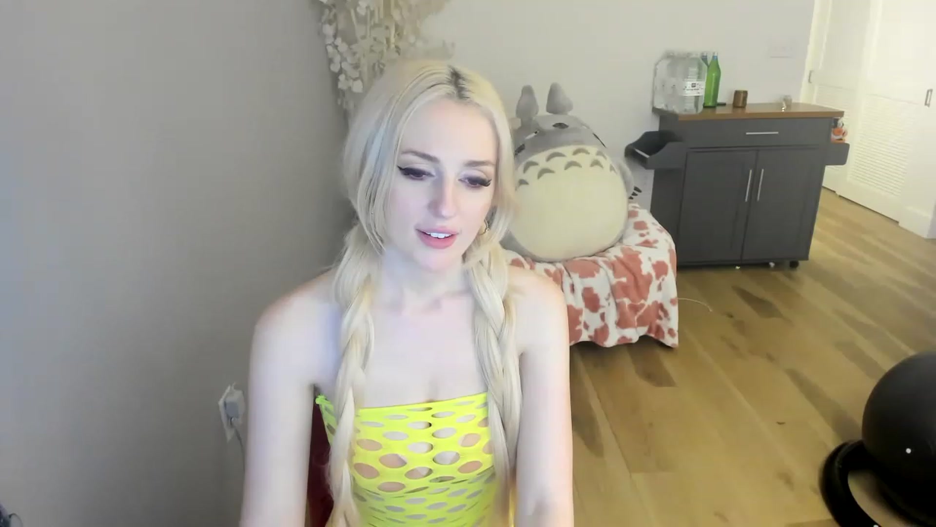 Gallery image thumbnail from DommeMilk's myfreecams stream on, 12/18/2022, 10:12 image 9 of 20