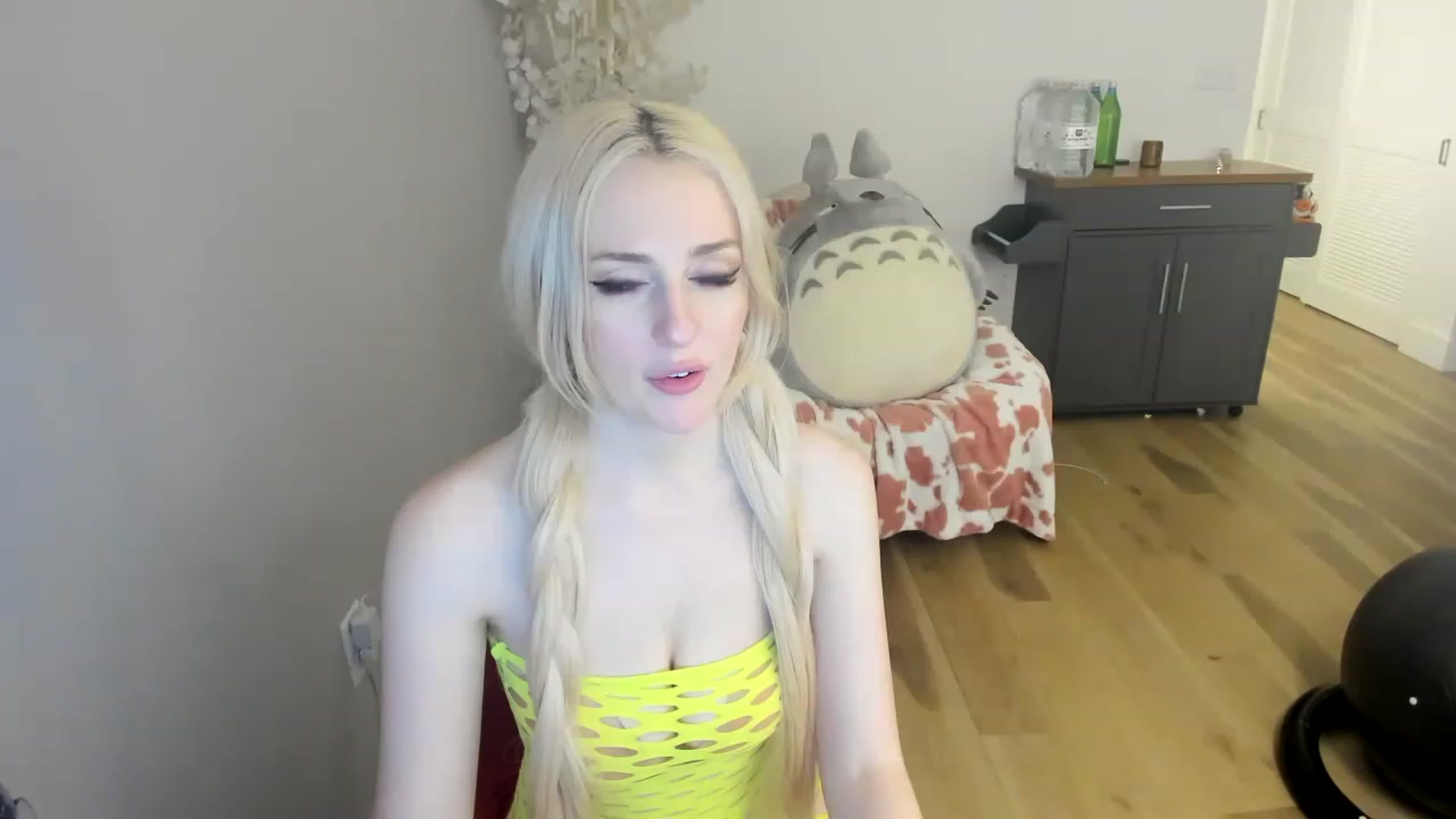 Gallery image thumbnail from DommeMilk's myfreecams stream on, 12/18/2022, 10:12 image 20 of 20