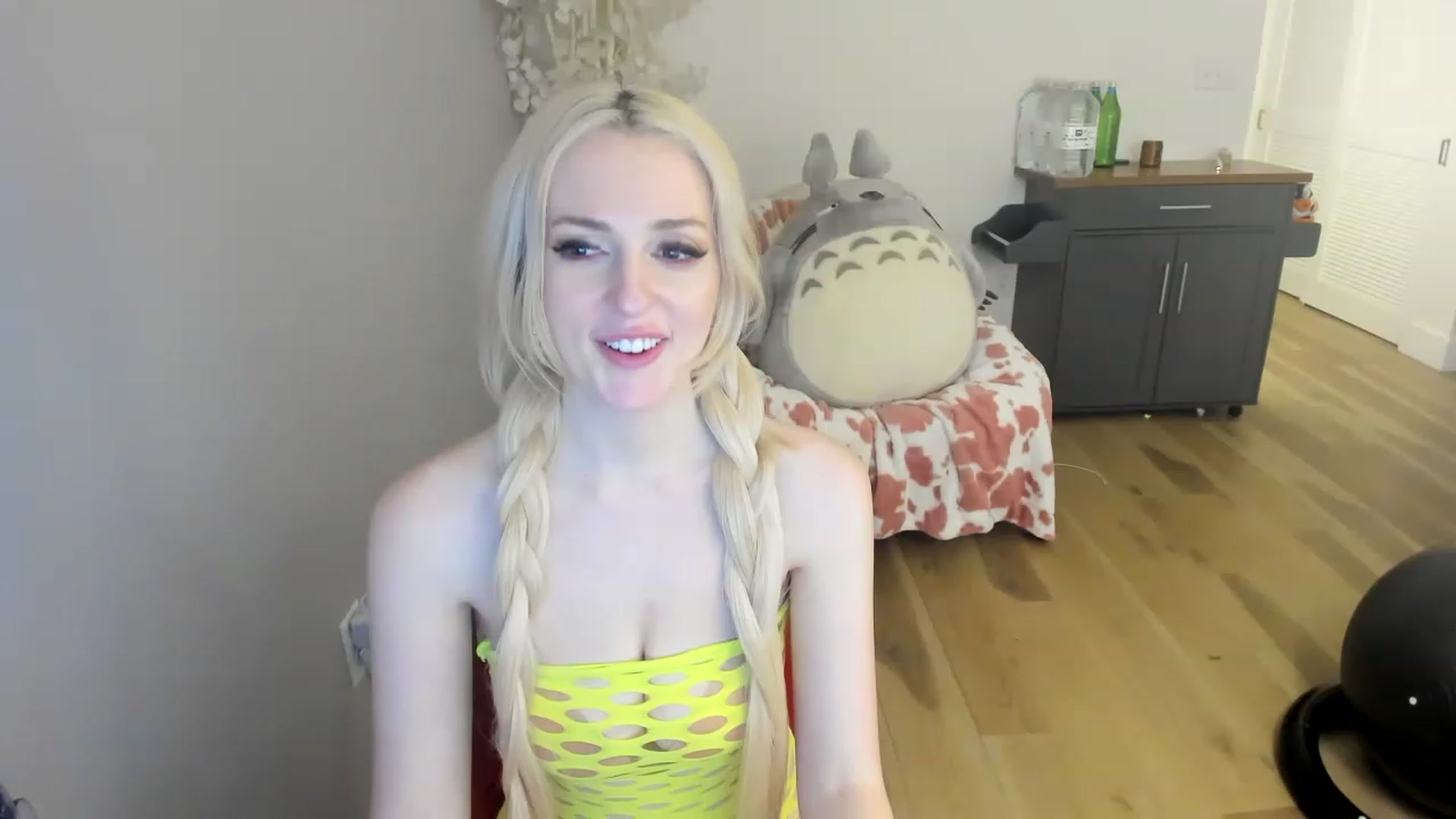 Gallery image thumbnail from DommeMilk's myfreecams stream on, 12/18/2022, 10:12 image 5 of 20