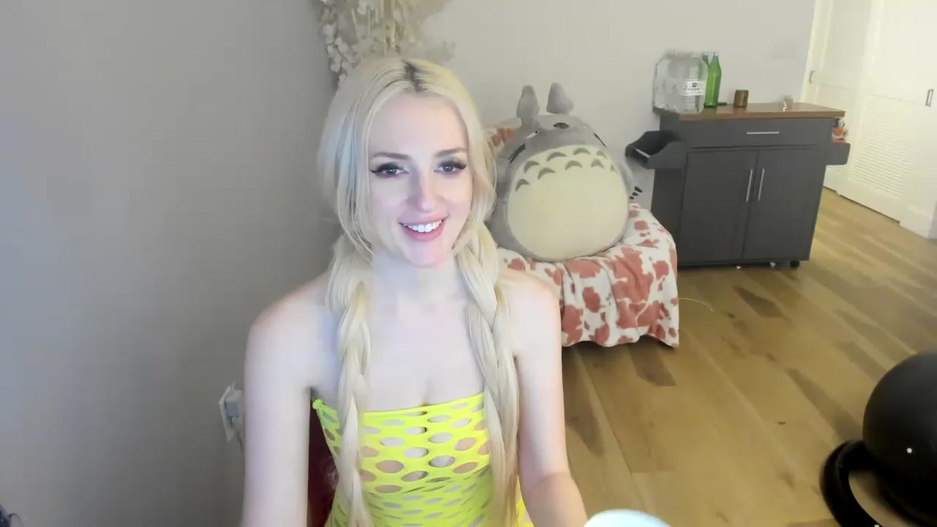 Gallery image thumbnail from DommeMilk's myfreecams stream on, 12/18/2022, 10:12 image 11 of 20