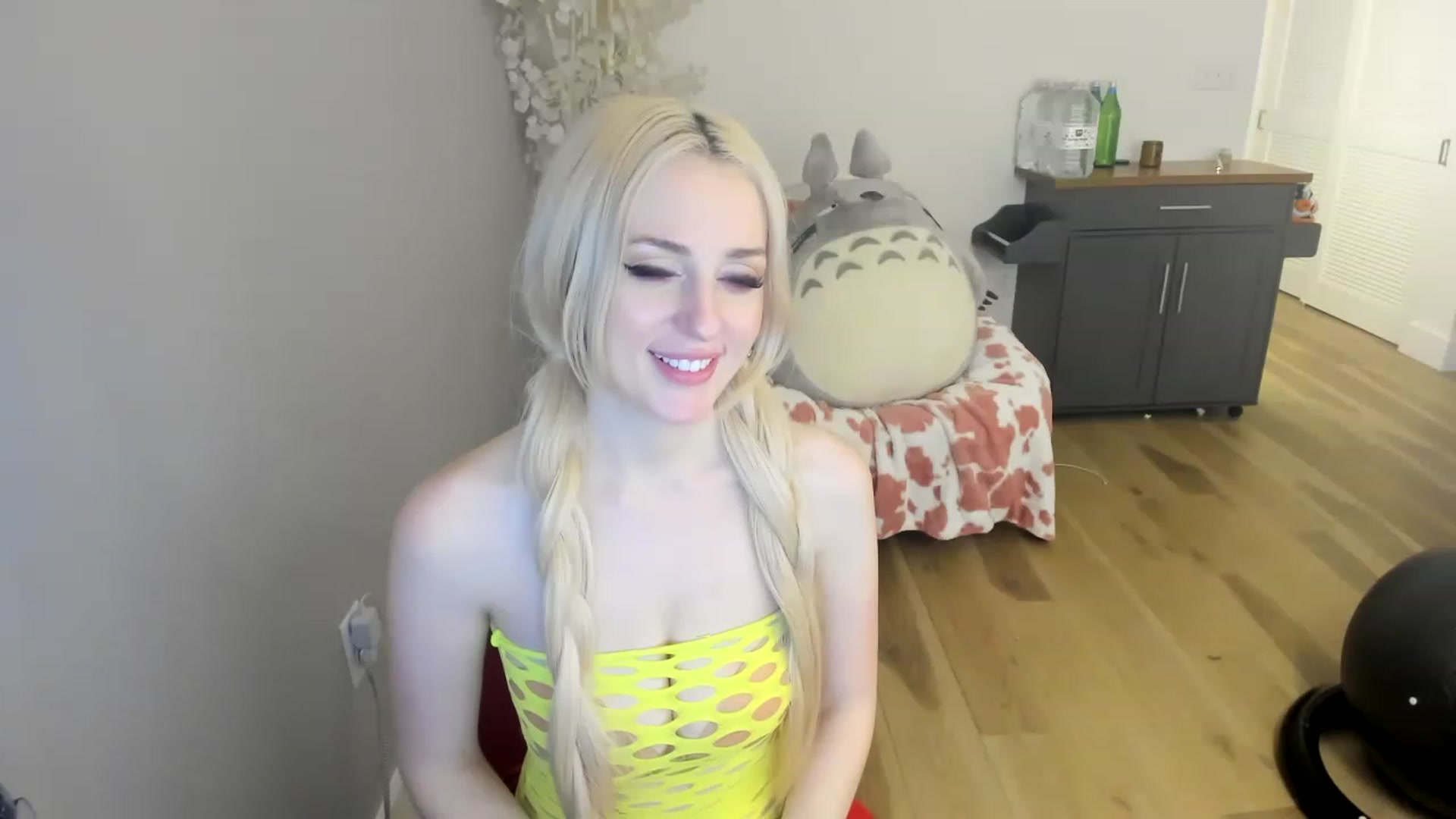 Gallery image thumbnail from DommeMilk's myfreecams stream on, 12/18/2022, 10:12 image 18 of 20