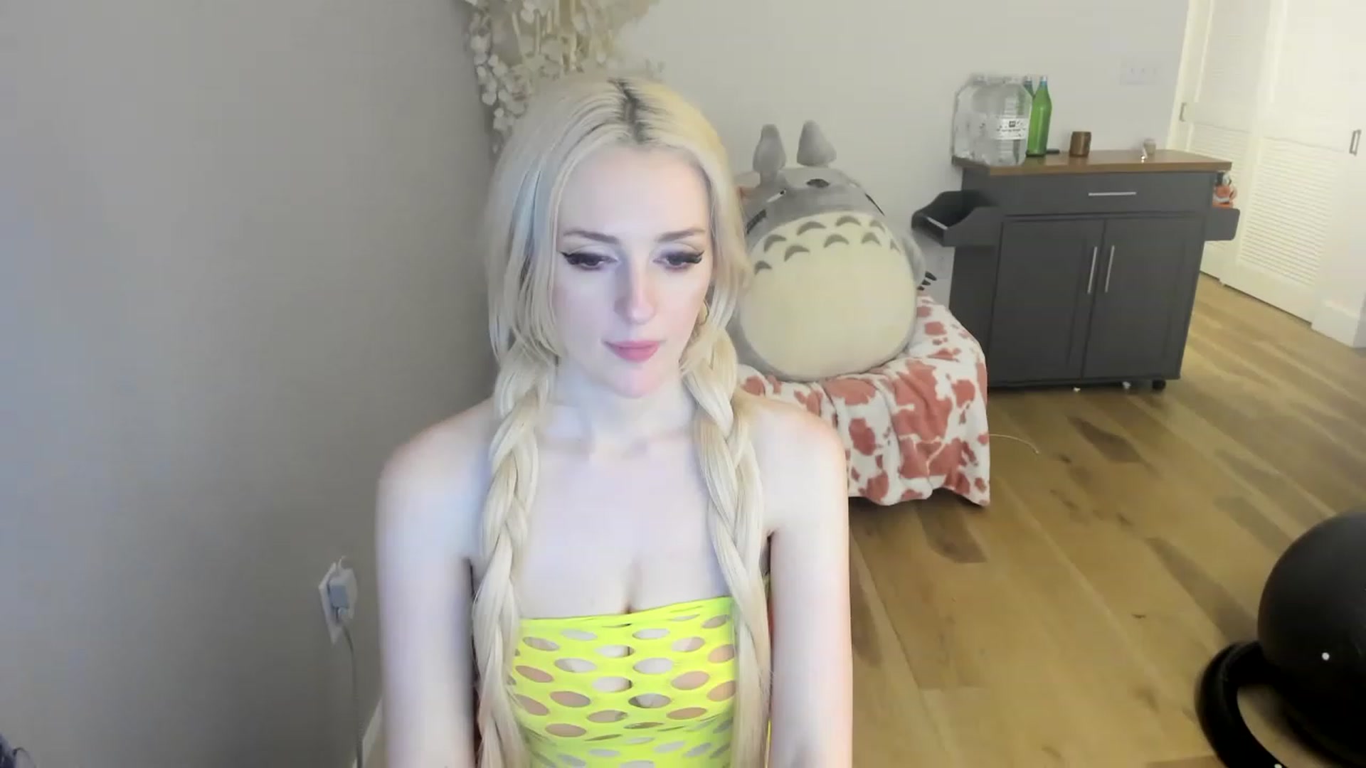 Gallery image thumbnail from DommeMilk's myfreecams stream on, 12/18/2022, 10:12 image 4 of 20