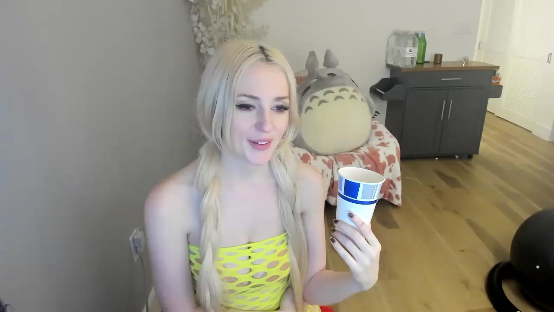 Gallery image thumbnail from DommeMilk's myfreecams stream on, 12/18/2022, 10:12 image 14 of 20