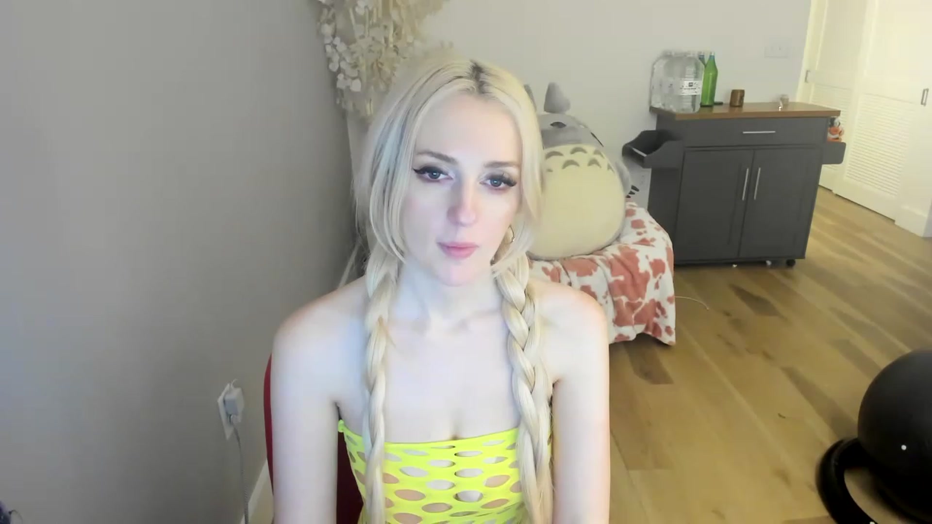 Gallery image thumbnail from DommeMilk's myfreecams stream on, 12/18/2022, 11:43 image 3 of 20