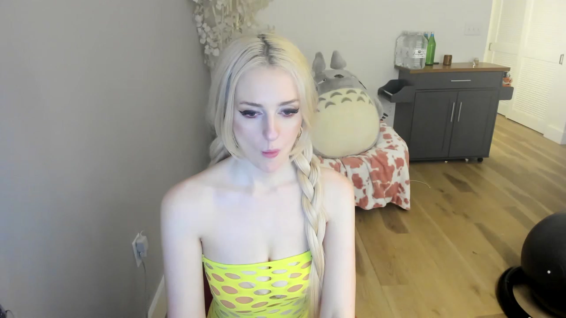 Gallery image thumbnail from DommeMilk's myfreecams stream on, 12/18/2022, 11:43 image 8 of 20