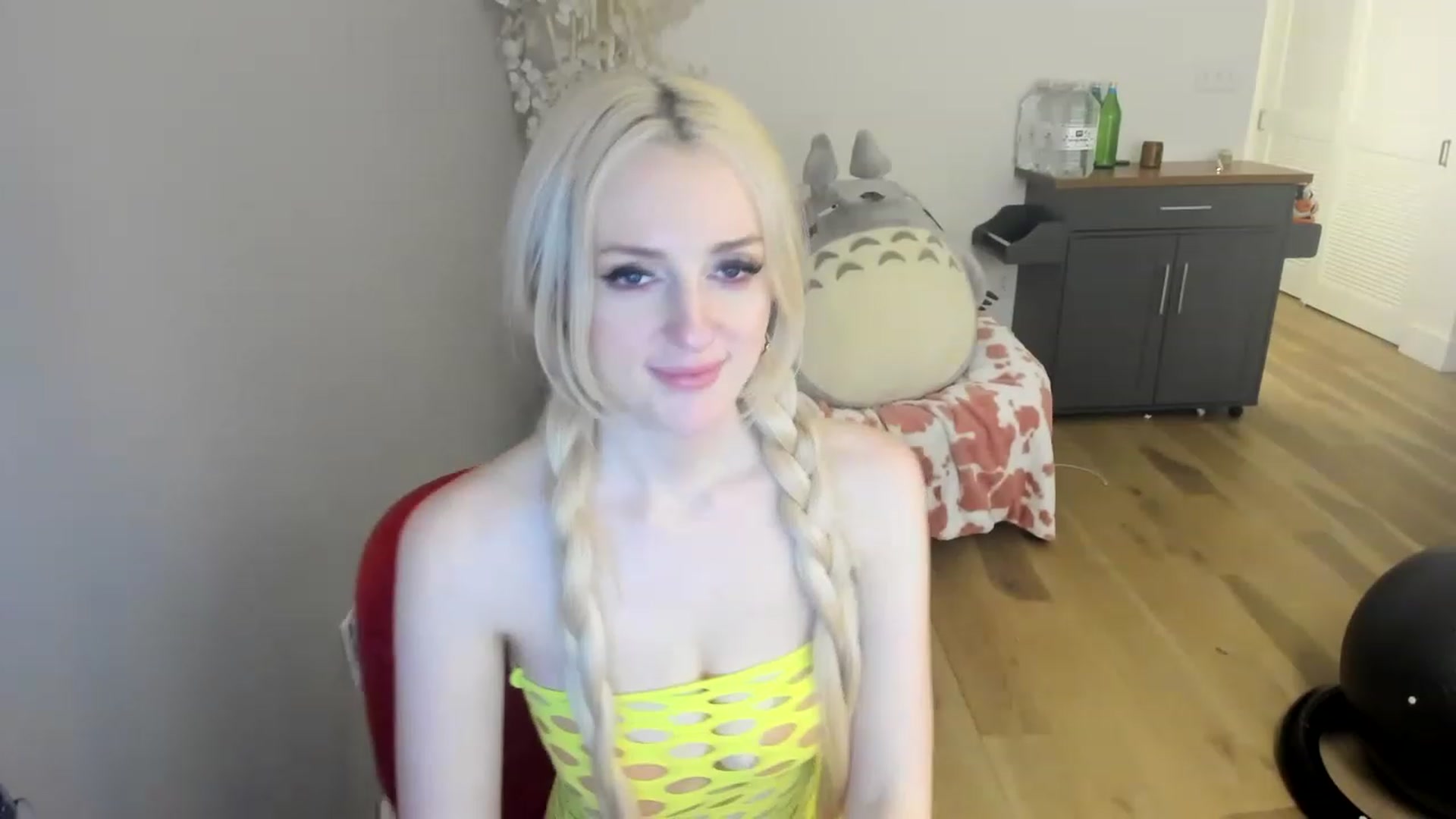 Gallery image thumbnail from DommeMilk's myfreecams stream on, 12/18/2022, 11:43 image 4 of 20