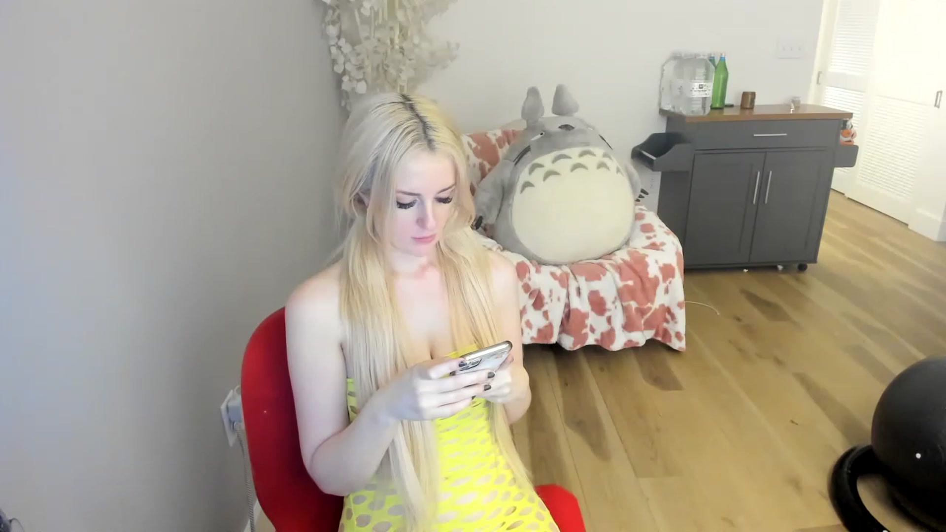 Gallery image thumbnail from DommeMilk's myfreecams stream on, 12/18/2022, 12:47 image 19 of 20