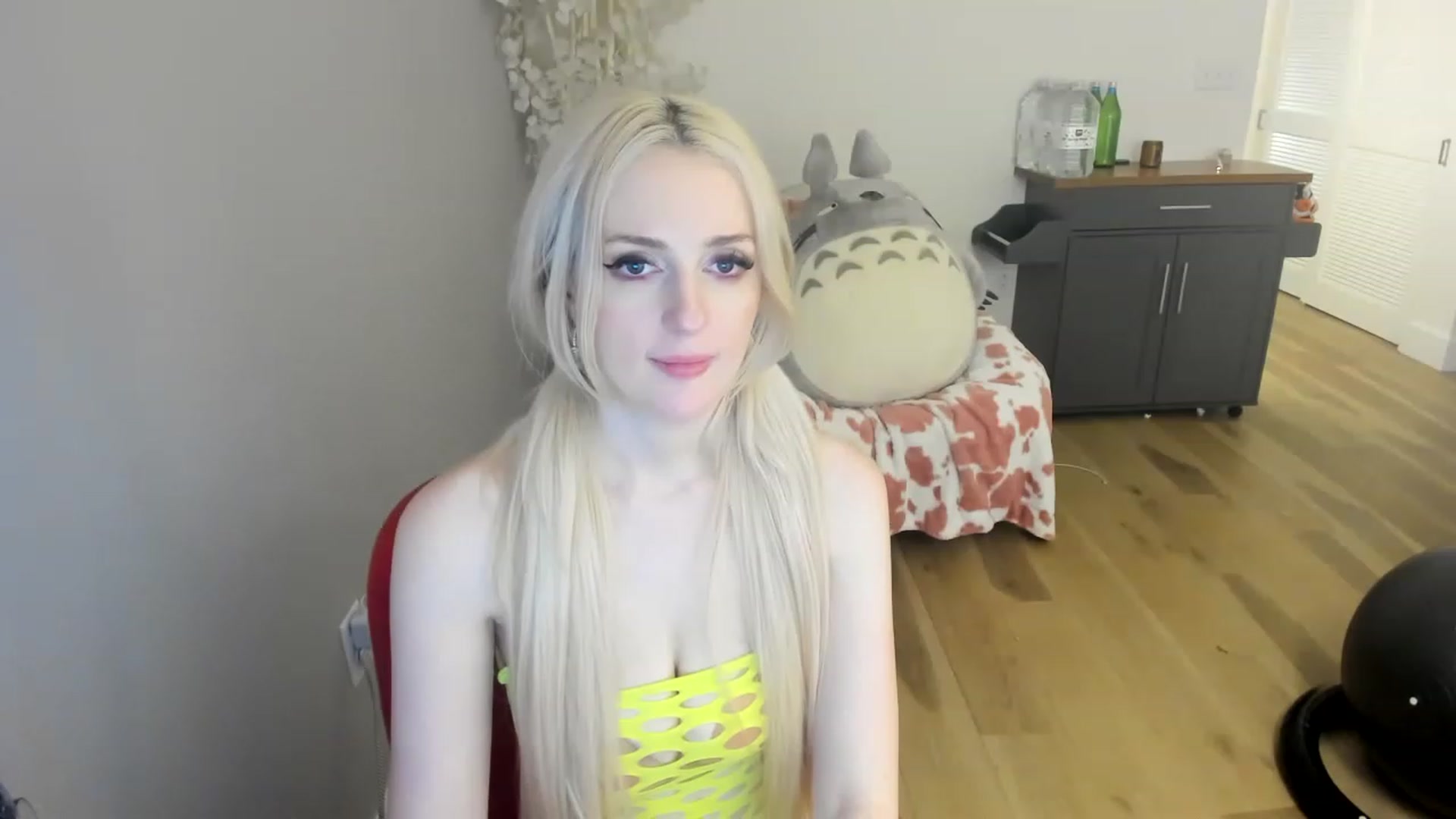 Gallery image thumbnail from DommeMilk's myfreecams stream on, 12/18/2022, 12:47 image 12 of 20