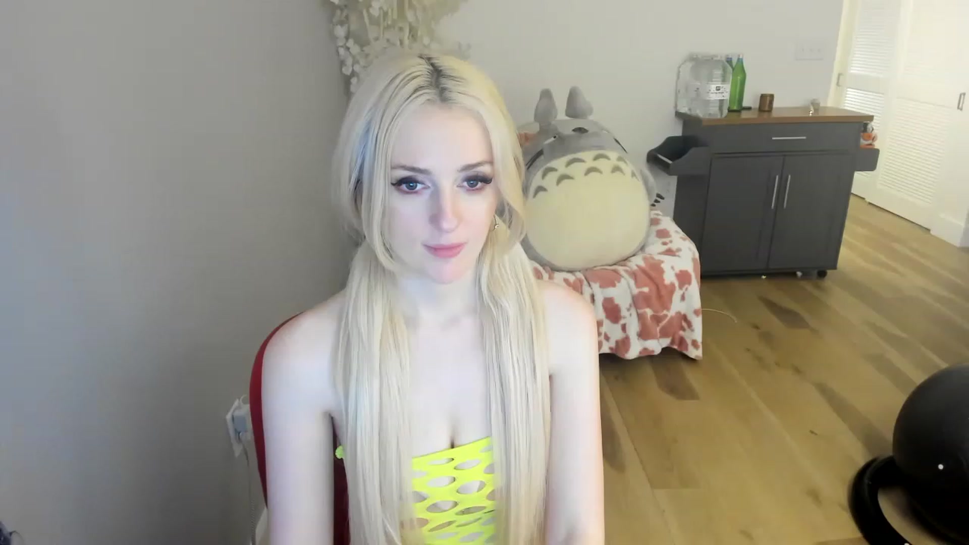 Gallery image thumbnail from DommeMilk's myfreecams stream on, 12/18/2022, 12:47 image 8 of 20