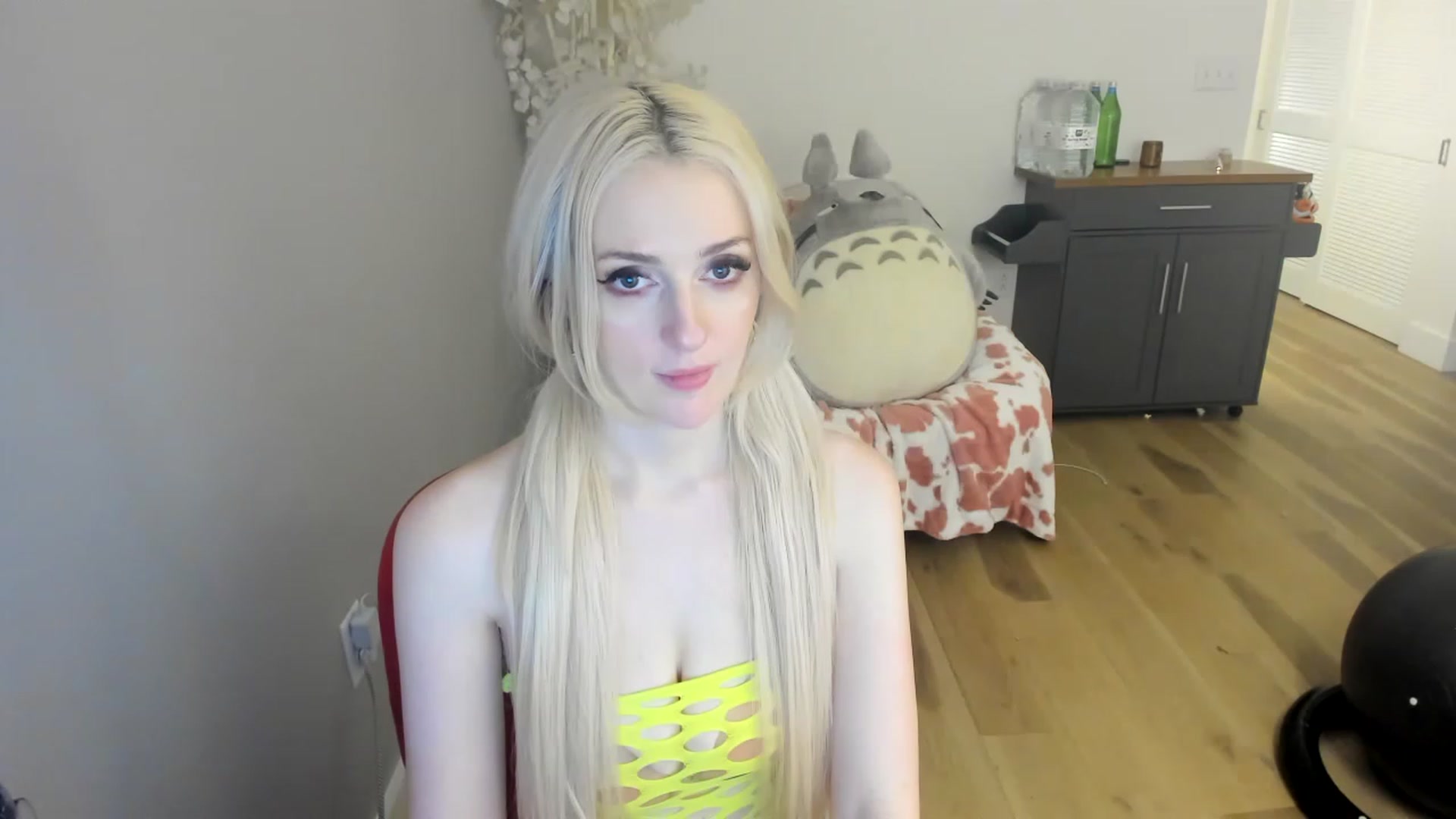 Gallery image thumbnail from DommeMilk's myfreecams stream on, 12/18/2022, 12:47 image 9 of 20
