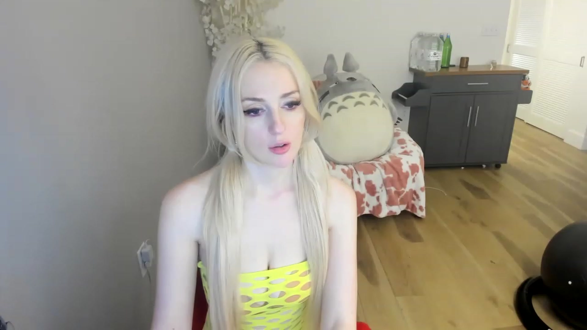 Gallery image thumbnail from DommeMilk's myfreecams stream on, 12/18/2022, 12:47 image 16 of 20