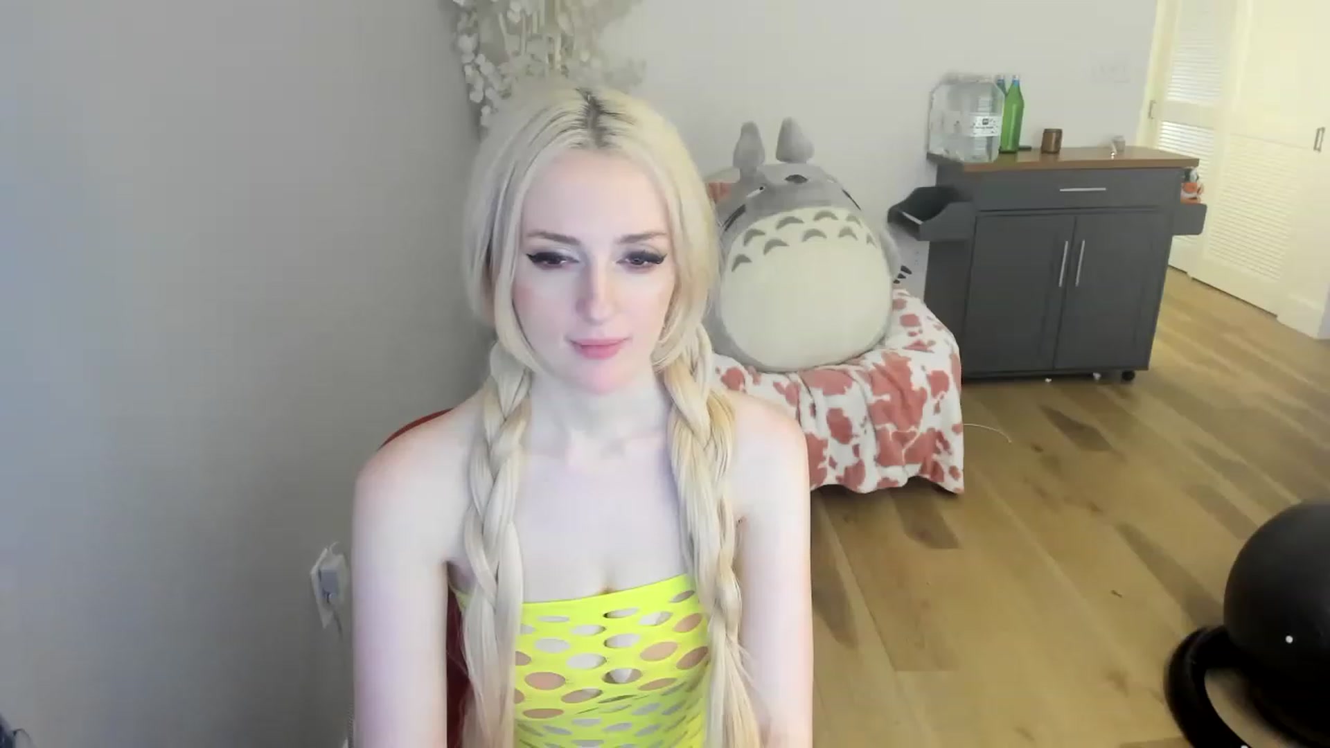 Gallery image thumbnail from DommeMilk's myfreecams stream on, 12/18/2022, 14:39 image 12 of 20