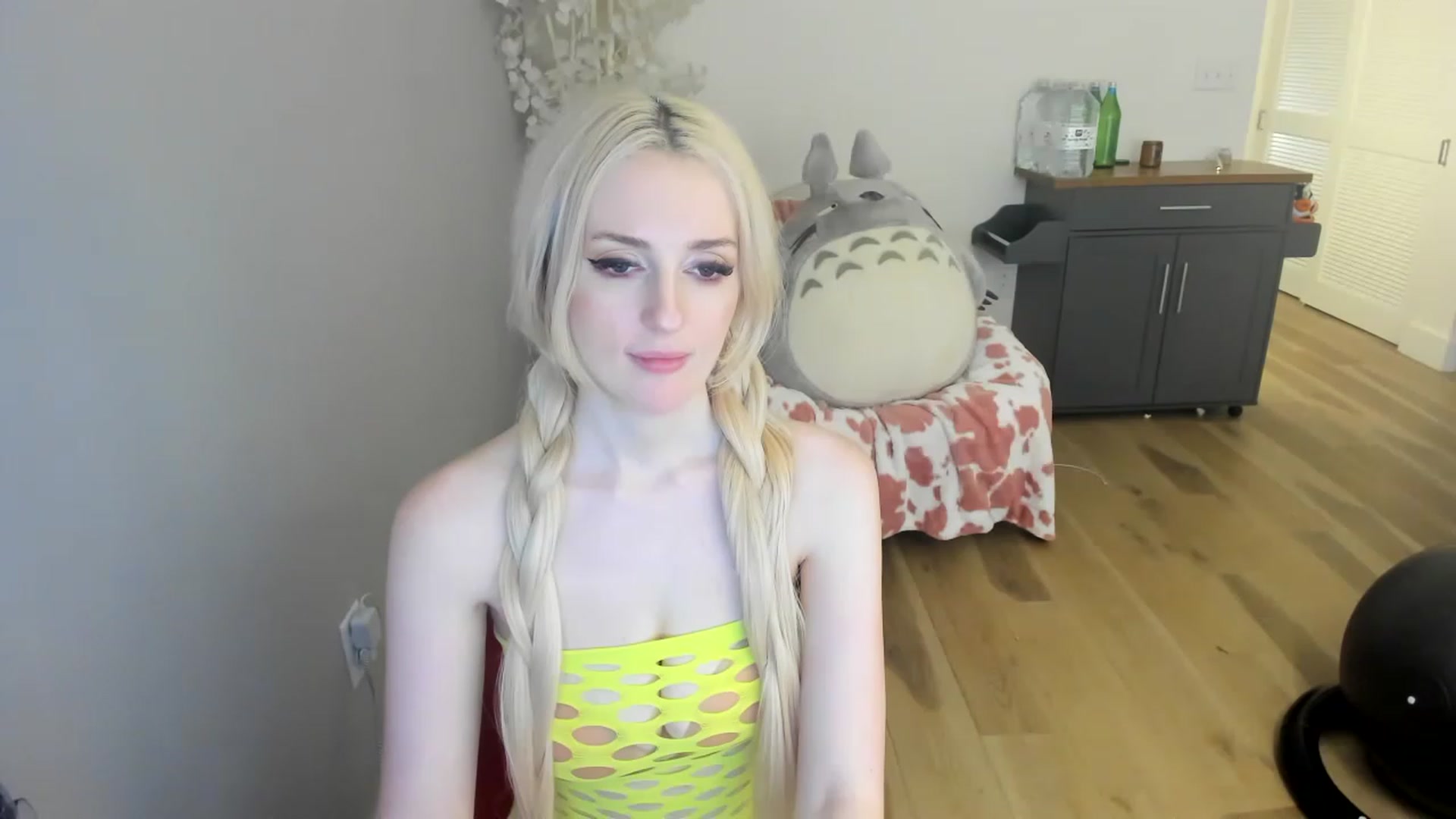 Gallery image thumbnail from DommeMilk's myfreecams stream on, 12/18/2022, 14:39 image 13 of 20