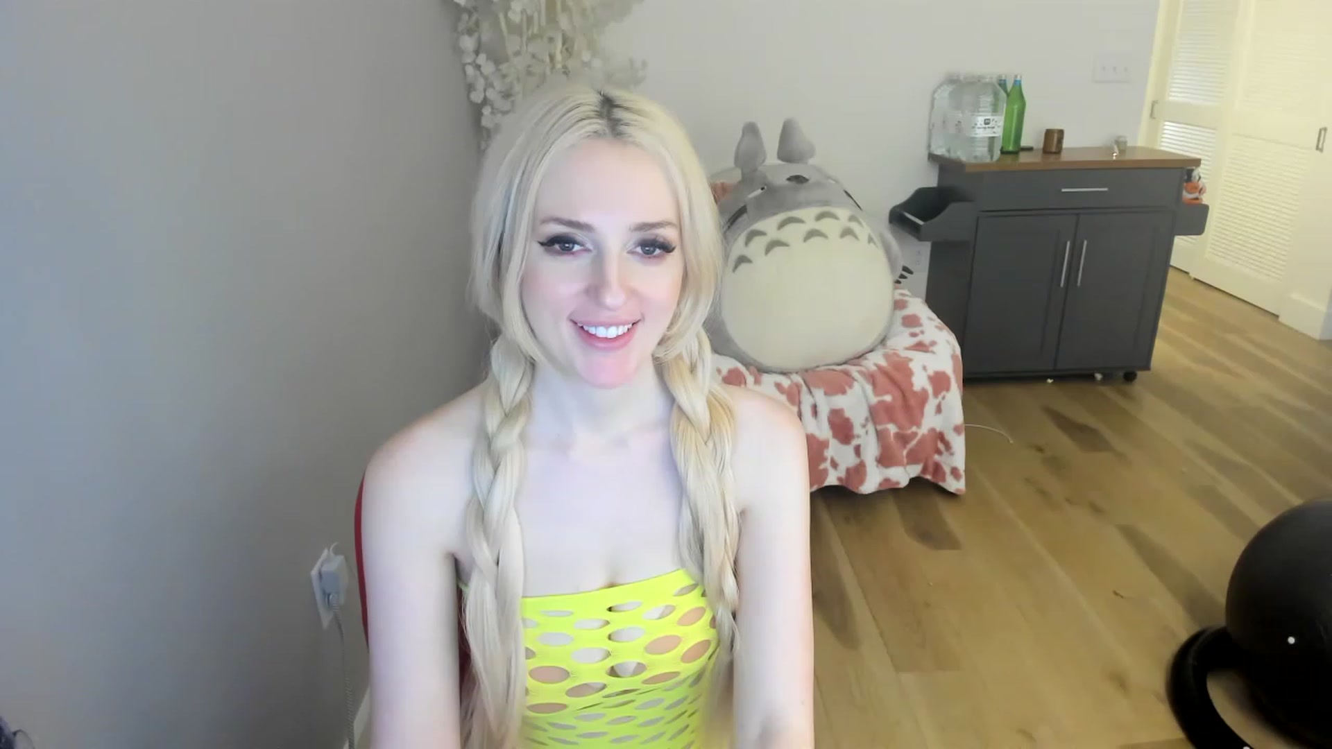Gallery image thumbnail from DommeMilk's myfreecams stream on, 12/18/2022, 14:39 image 11 of 20