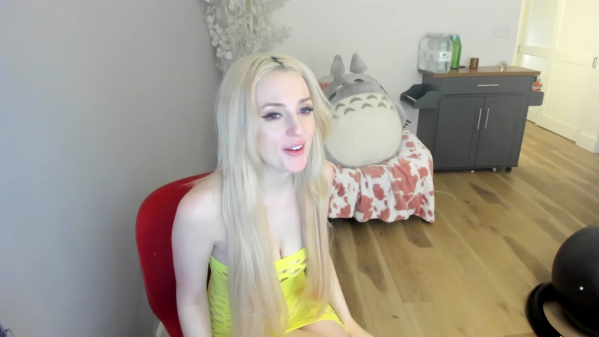 Gallery image thumbnail from DommeMilk's myfreecams stream on, 12/18/2022, 15:03 image 17 of 20