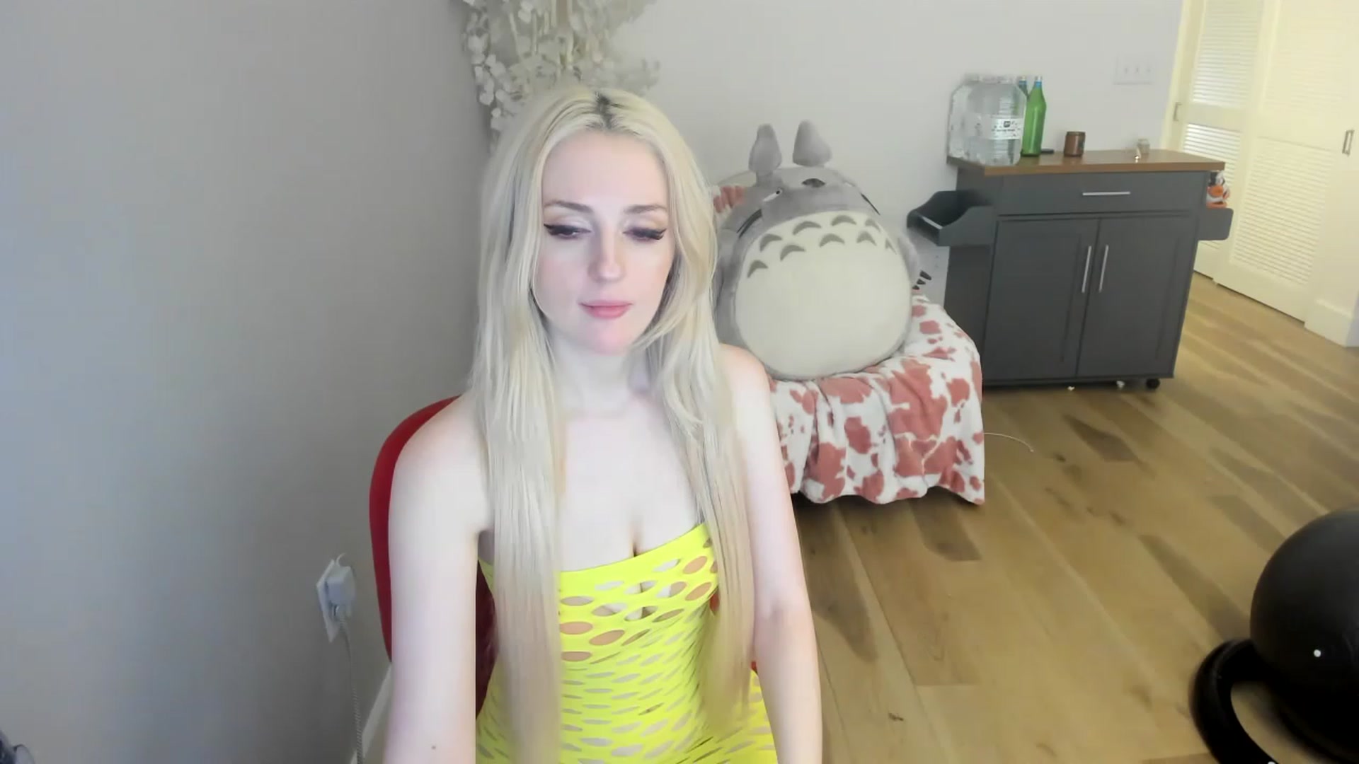 Gallery image thumbnail from DommeMilk's myfreecams stream on, 12/18/2022, 15:03 image 13 of 20