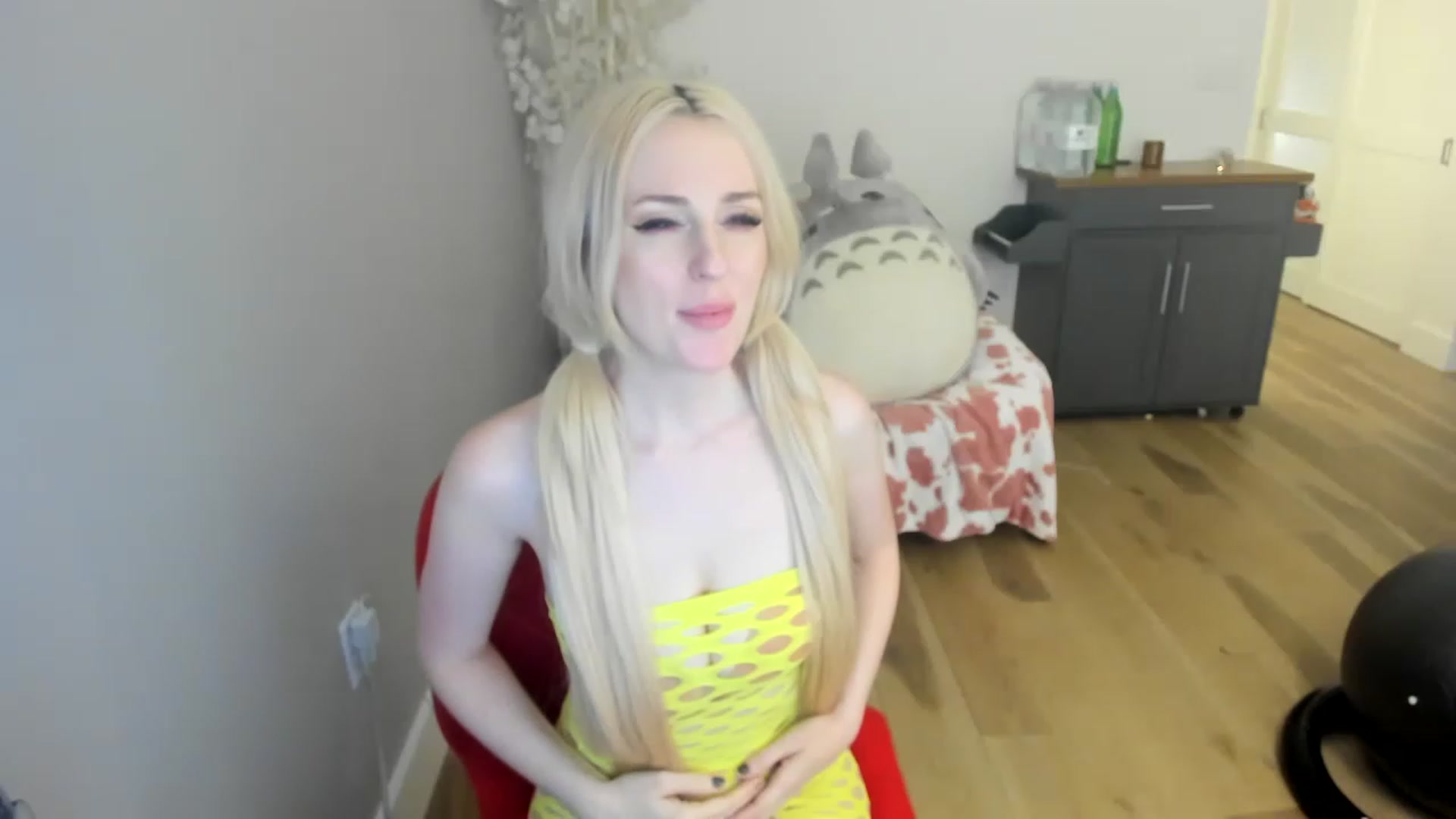 Gallery image thumbnail from DommeMilk's myfreecams stream on, 12/18/2022, 15:03 image 6 of 20